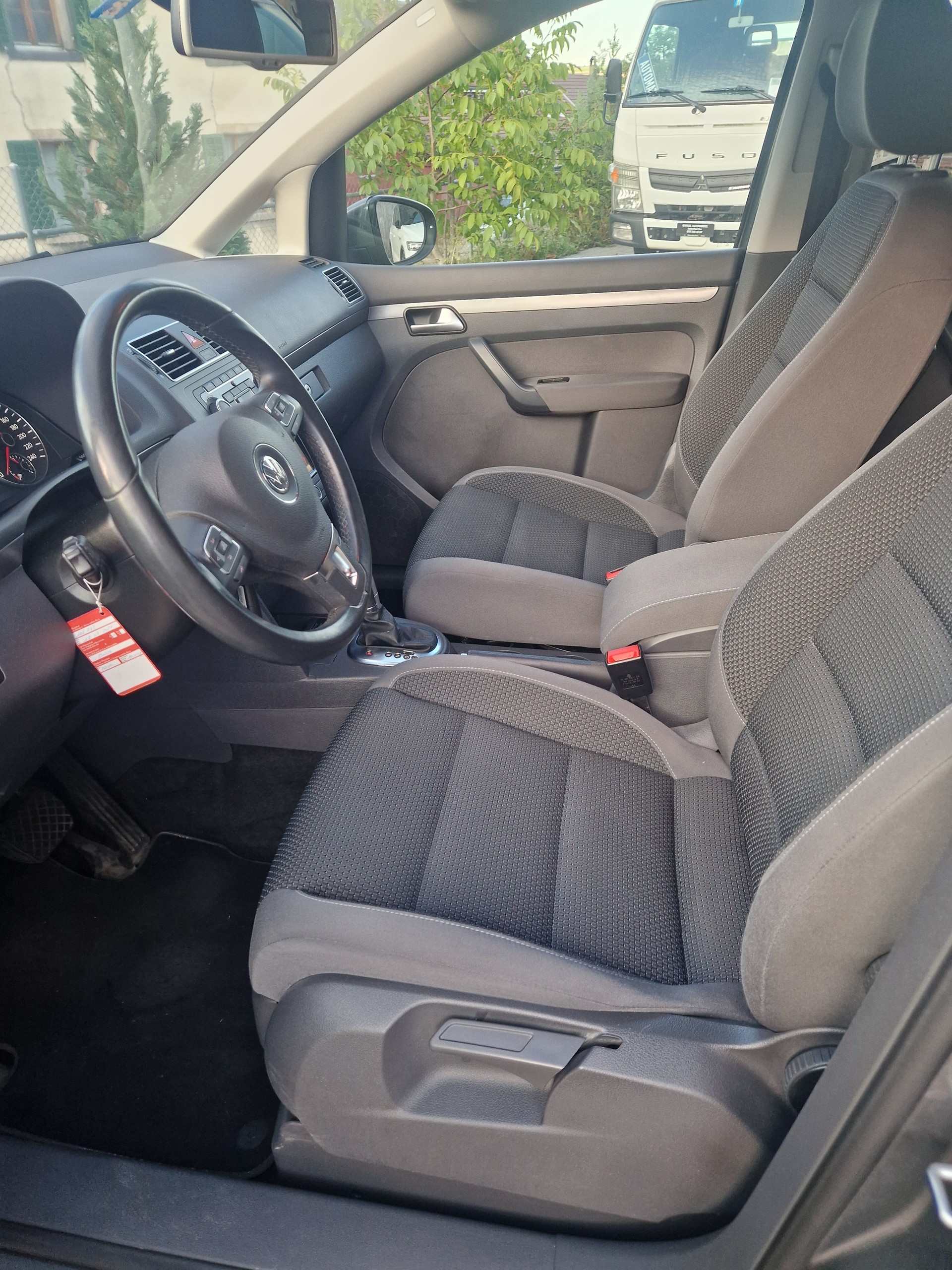 VW Touran 2.0 TDI BMT Comfortline DSG-image-10