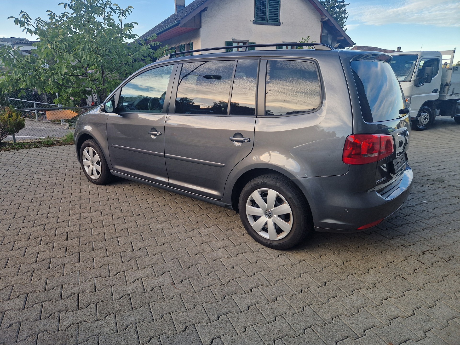 VW Touran 2.0 TDI BMT Comfortline DSG-image-4