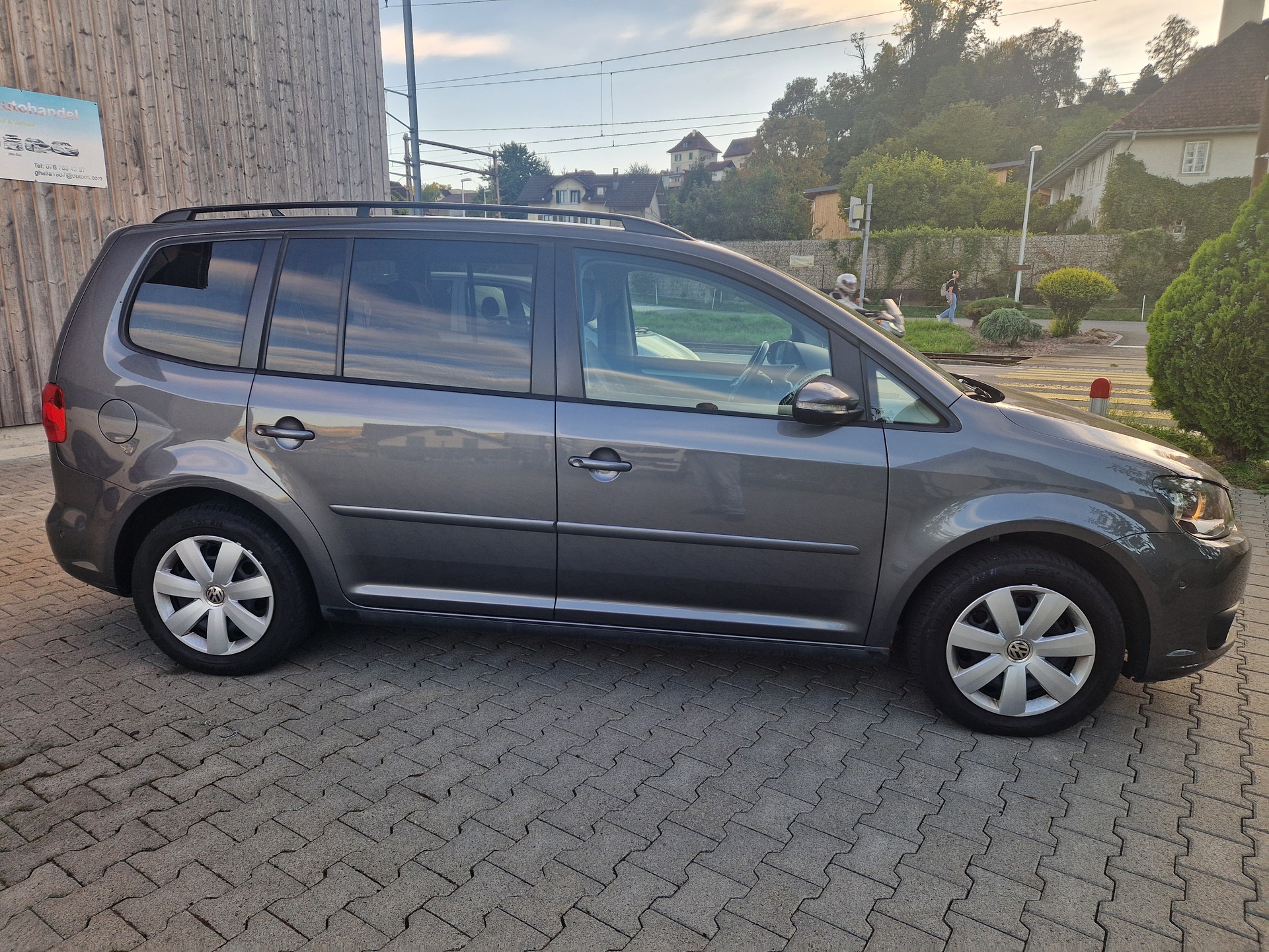 VW Touran 2.0 TDI BMT Comfortline DSG-image-2