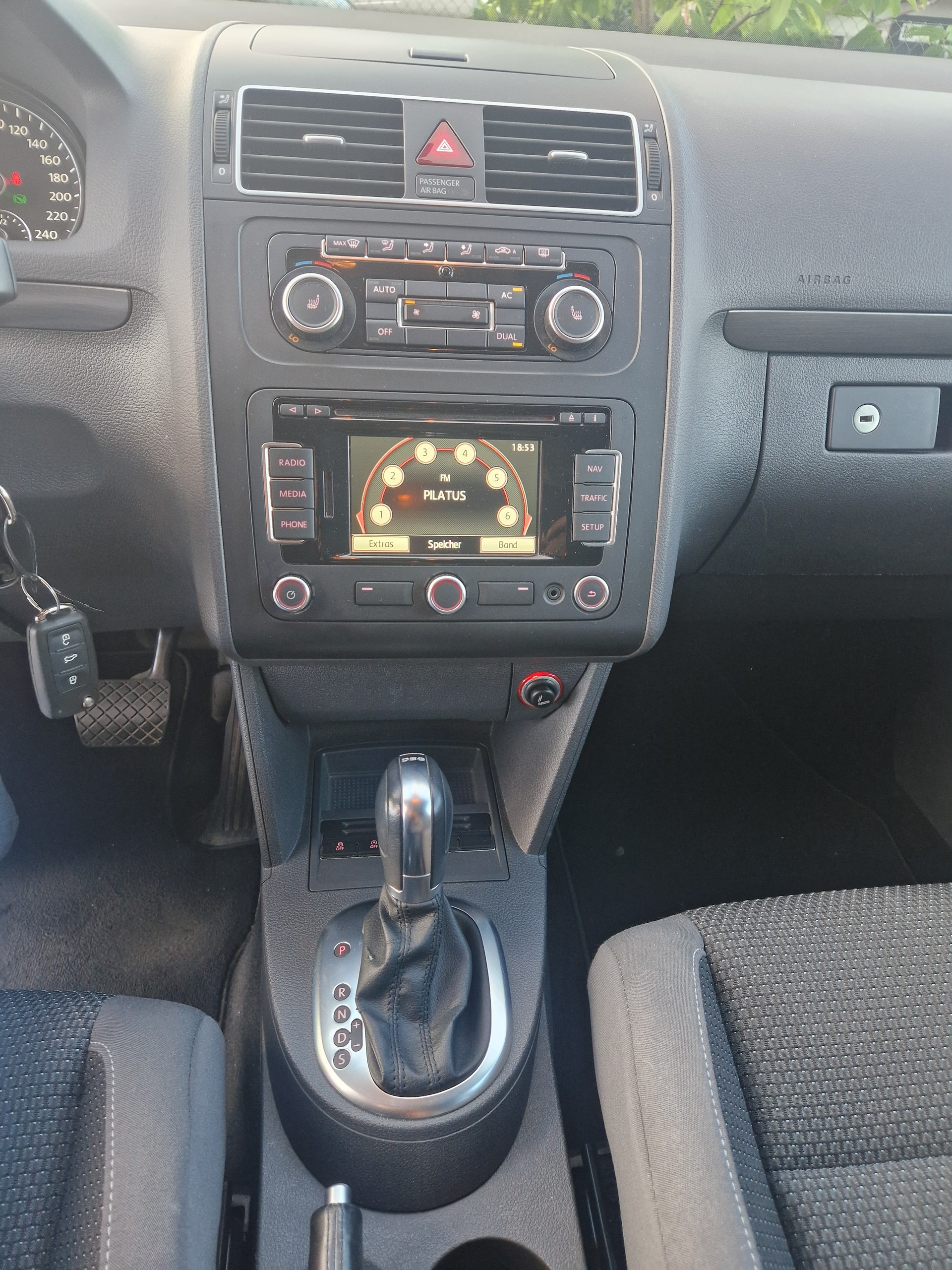 VW Touran 2.0 TDI BMT Comfortline DSG-image-8