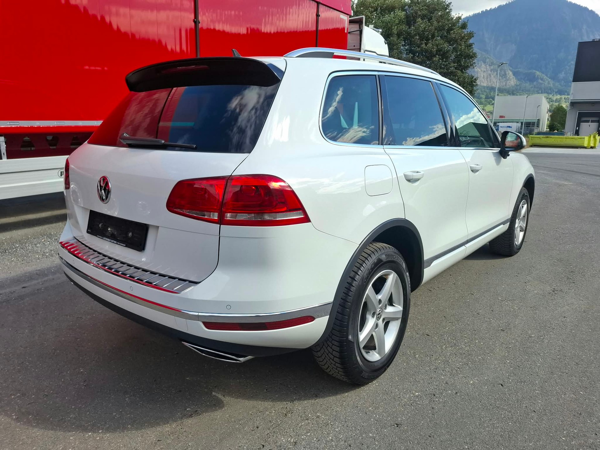 VW Touareg 3.0 TDI BlueMotion Technology Tiptronic-image-2