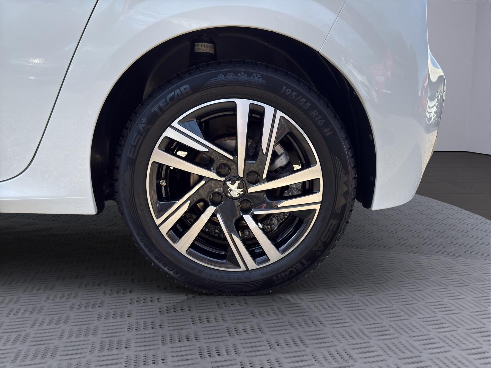 PEUGEOT 208 1.2 PureTech 100 Allure Pack-image-11