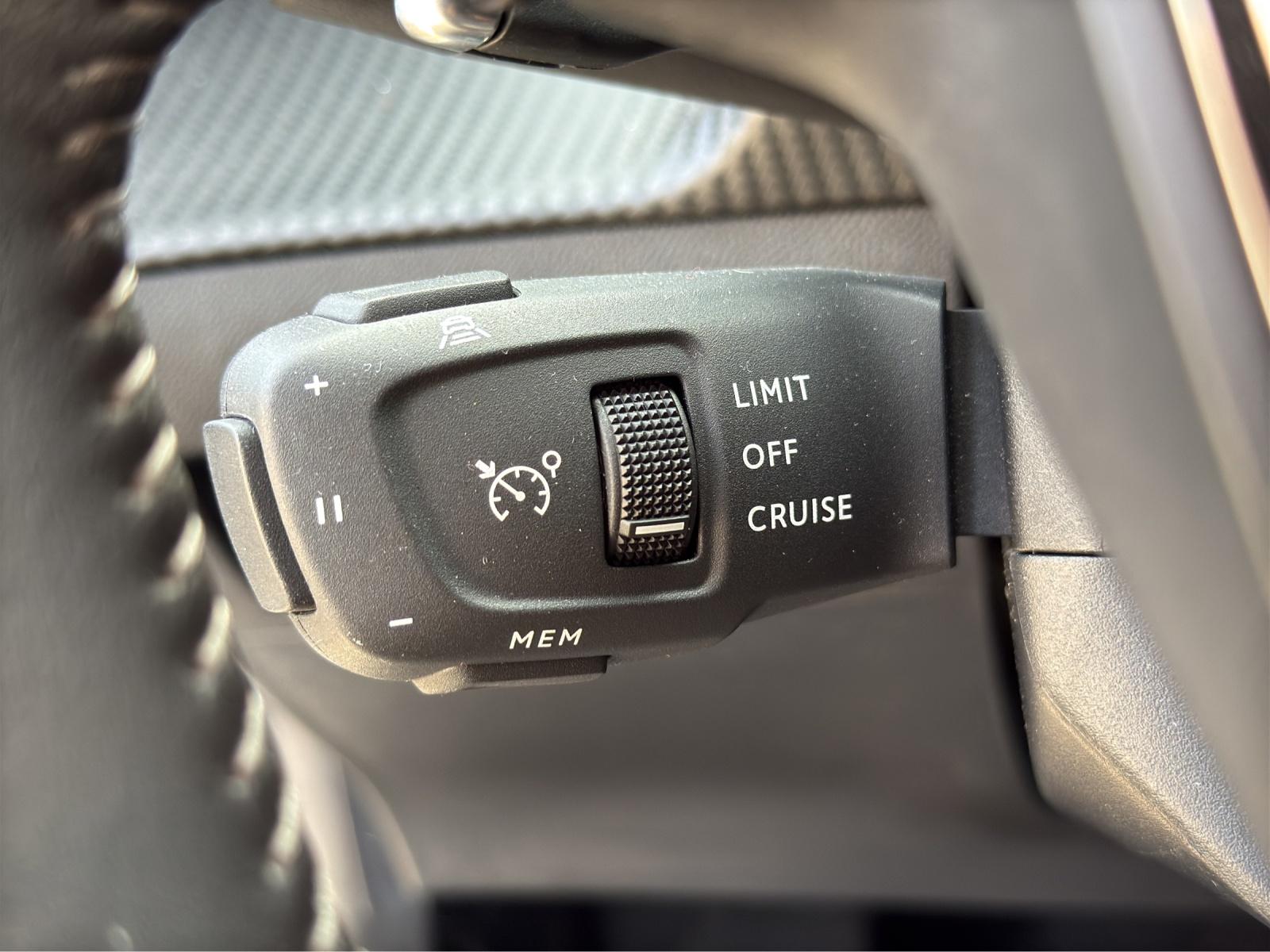 PEUGEOT 208 1.2 PureTech 100 Allure Pack-image-12