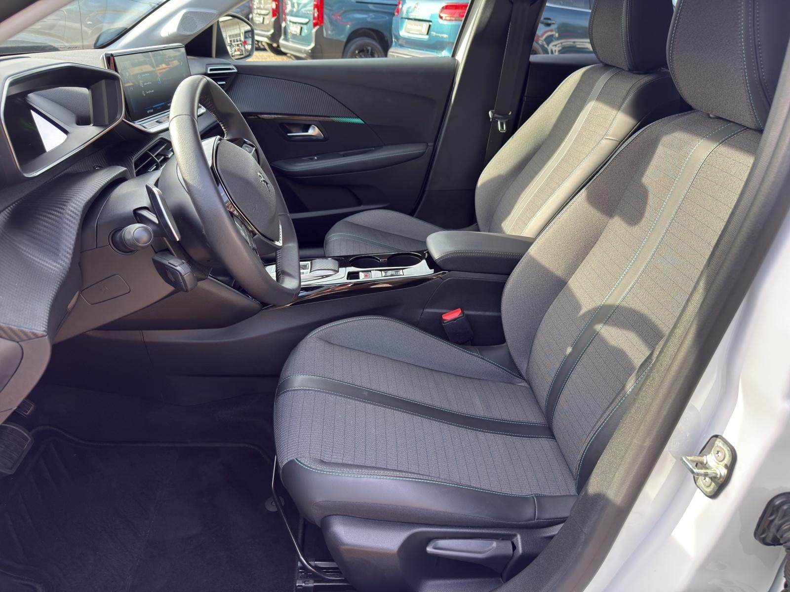 PEUGEOT 208 1.2 PureTech 100 Allure Pack-image-4