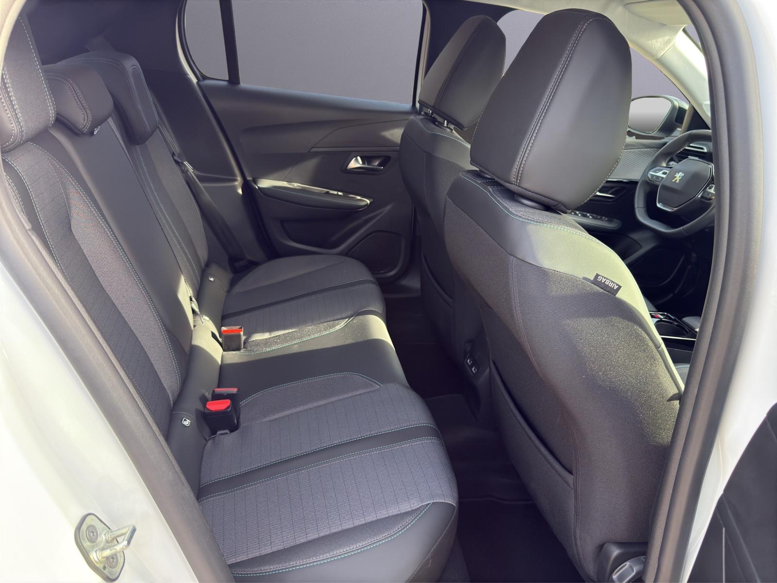 PEUGEOT 208 1.2 PureTech 100 Allure Pack-image-9