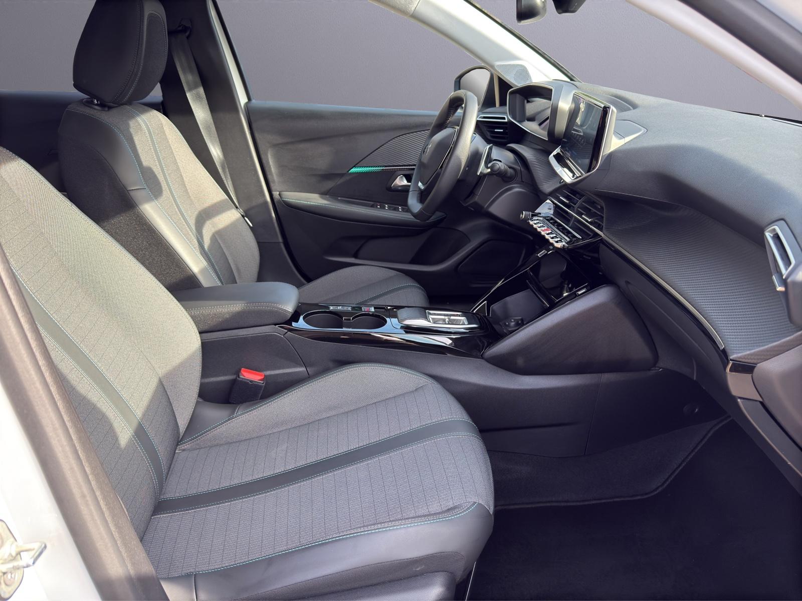 PEUGEOT 208 1.2 PureTech 100 Allure Pack-image-8