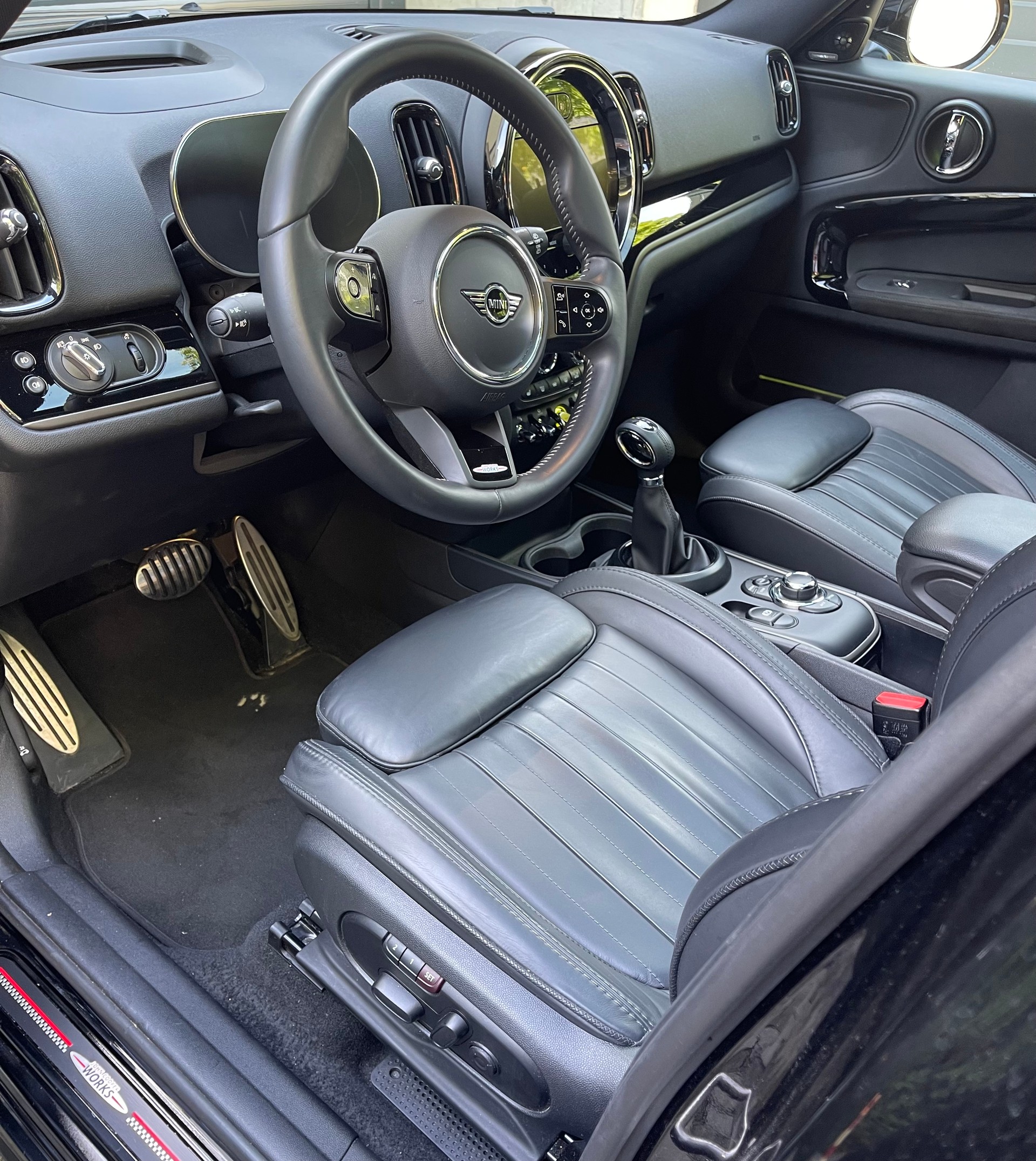MINI 1.5i Cooper S E ALL4-image-1
