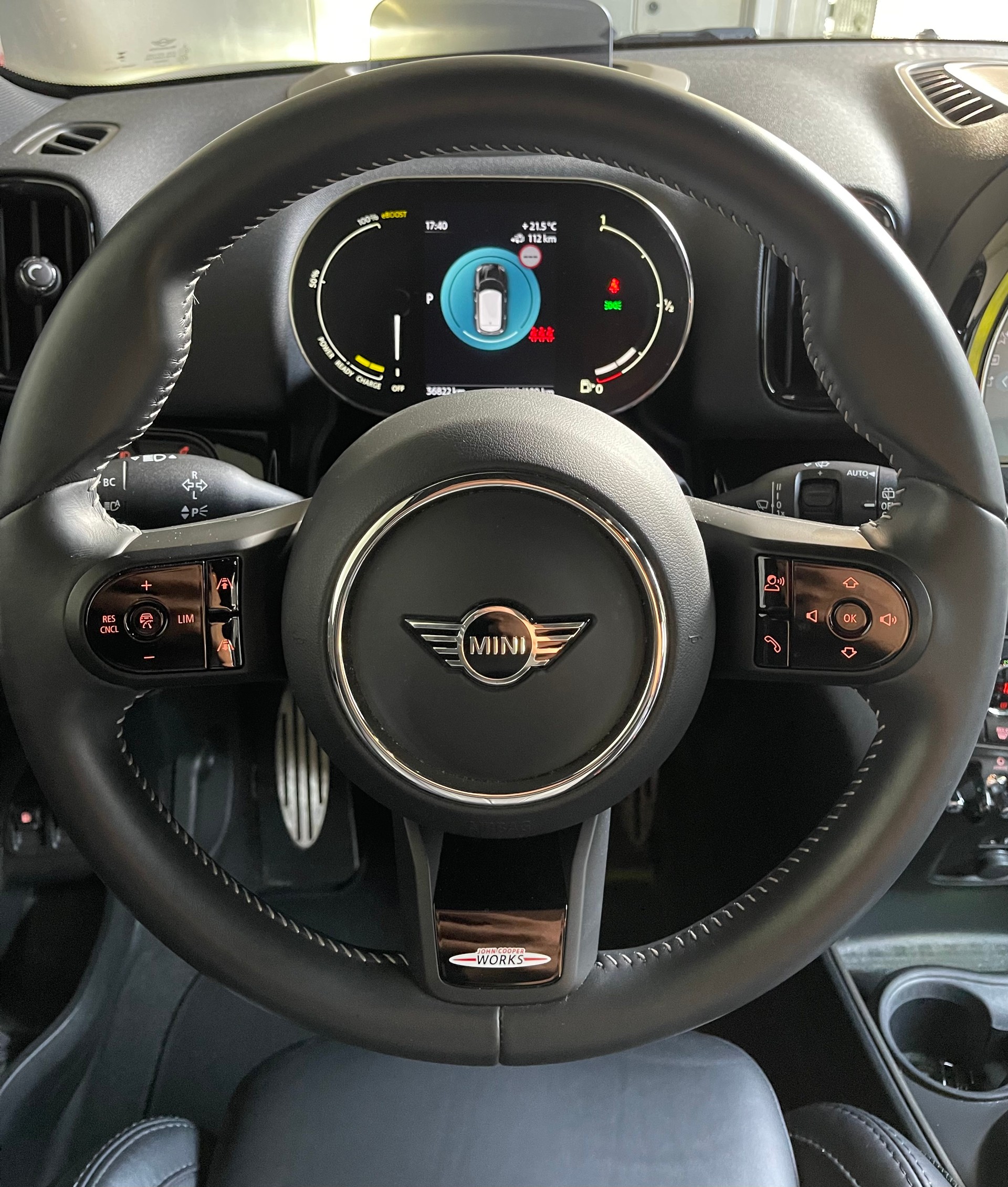 MINI 1.5i Cooper S E ALL4-image-4