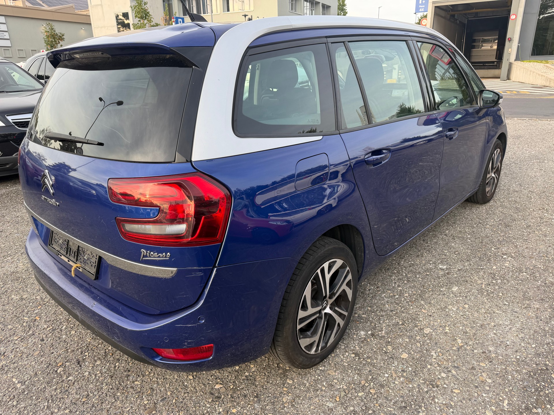 CITROEN Grand C4 Picasso 1.2 Pure Tech Shine EAT6-image-3