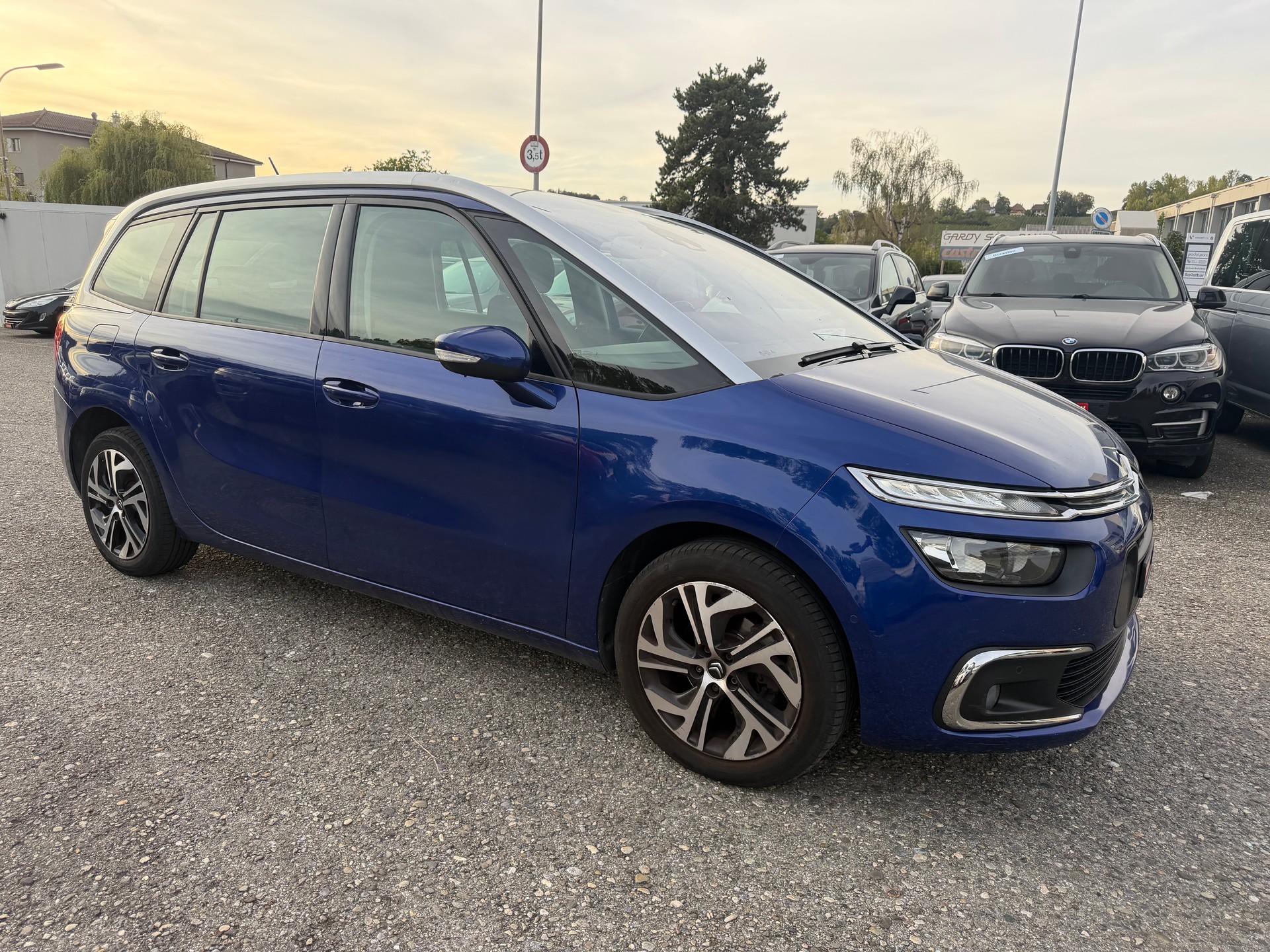 CITROEN Grand C4 Picasso 1.2 Pure Tech Shine EAT6-image-1