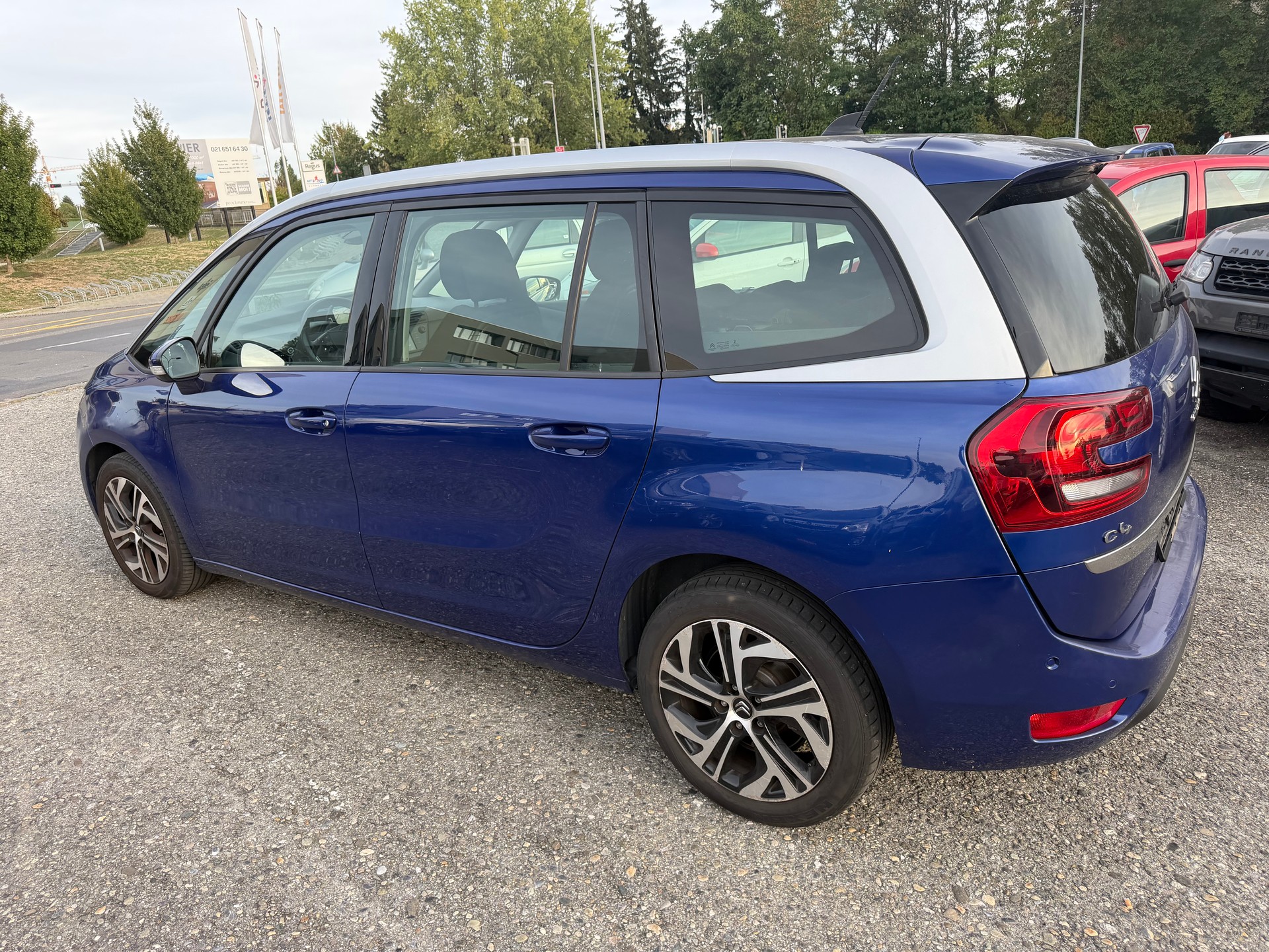 CITROEN Grand C4 Picasso 1.2 Pure Tech Shine EAT6-image-4