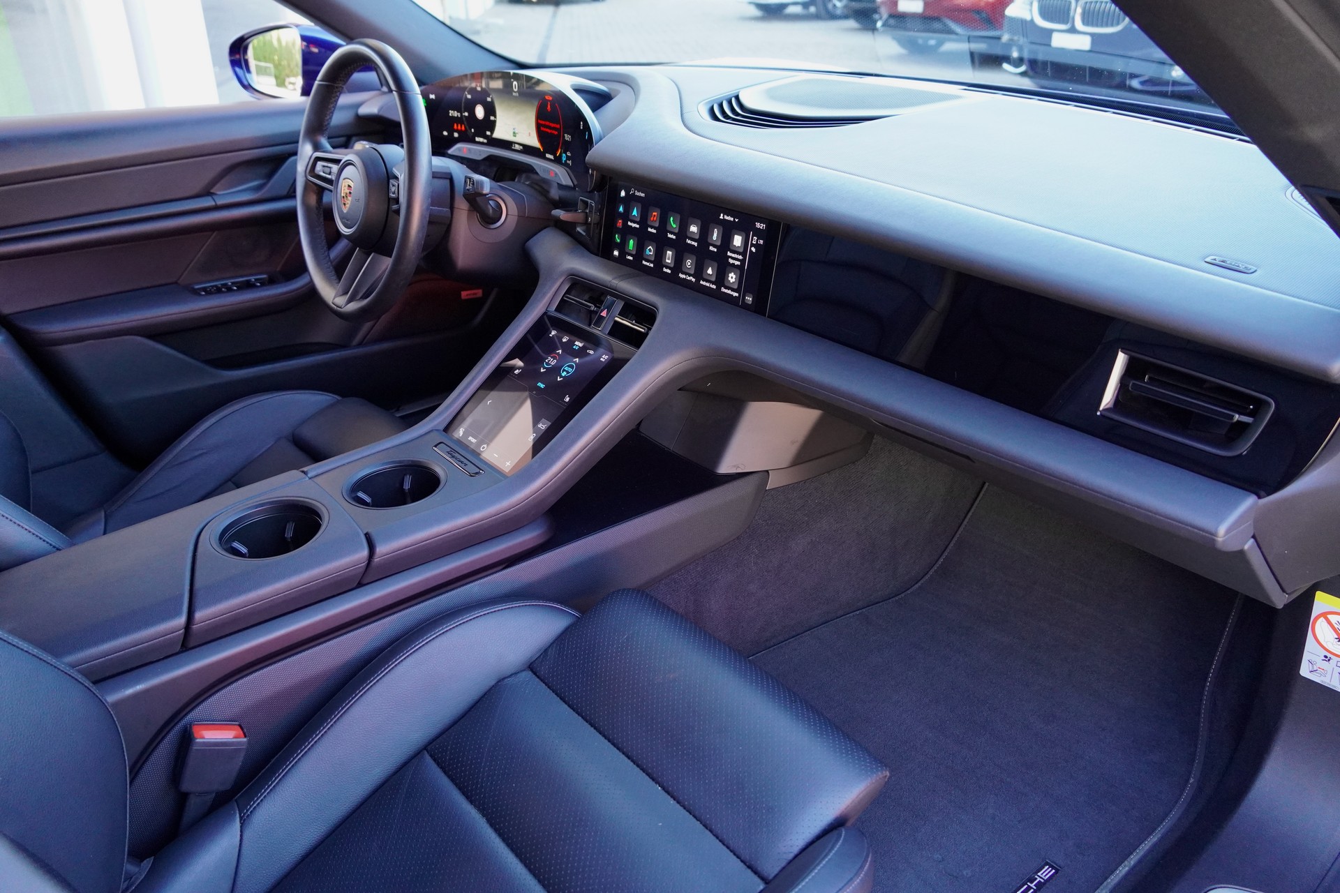 PORSCHE Taycan 4S-image-10