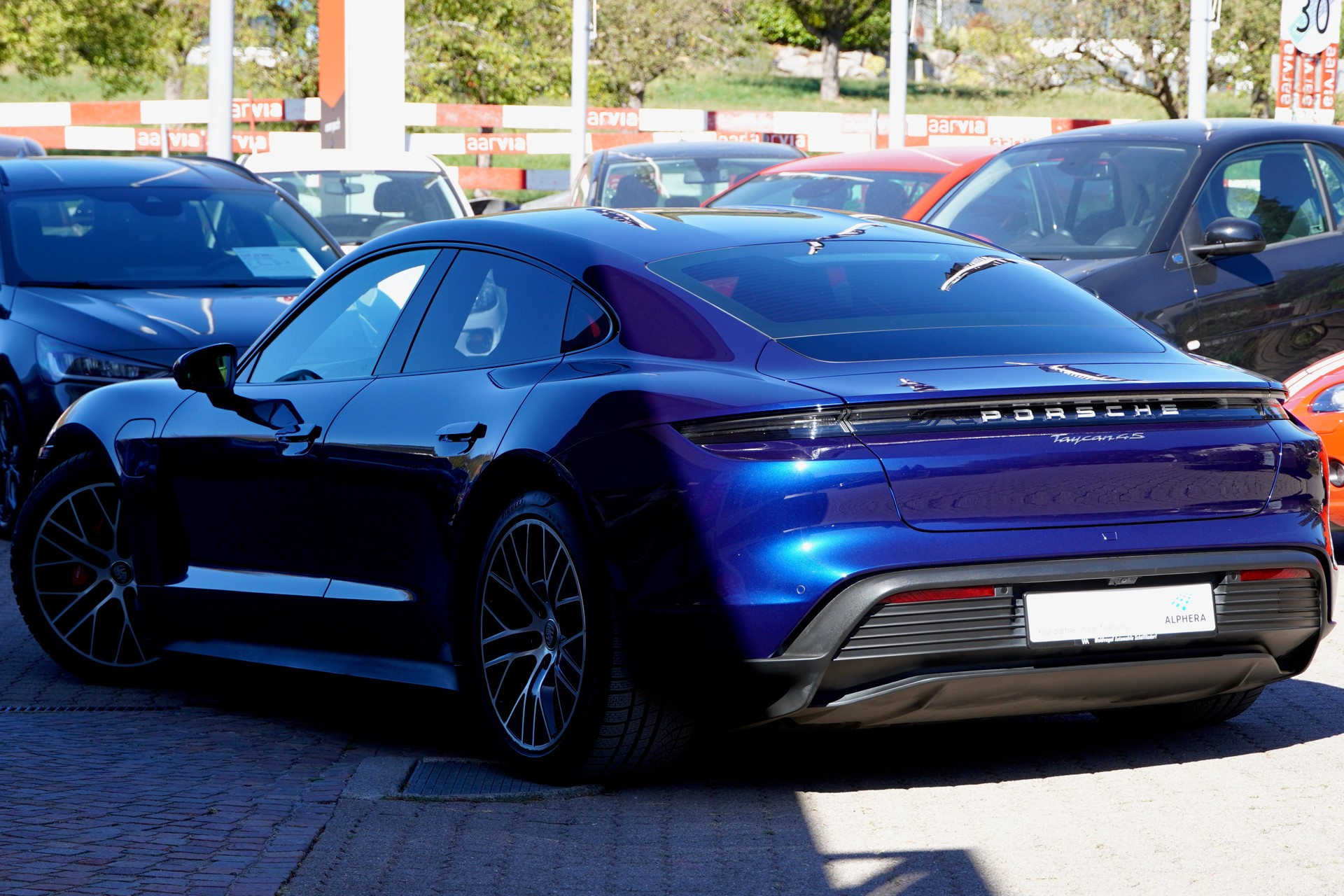 PORSCHE Taycan 4S-image-4