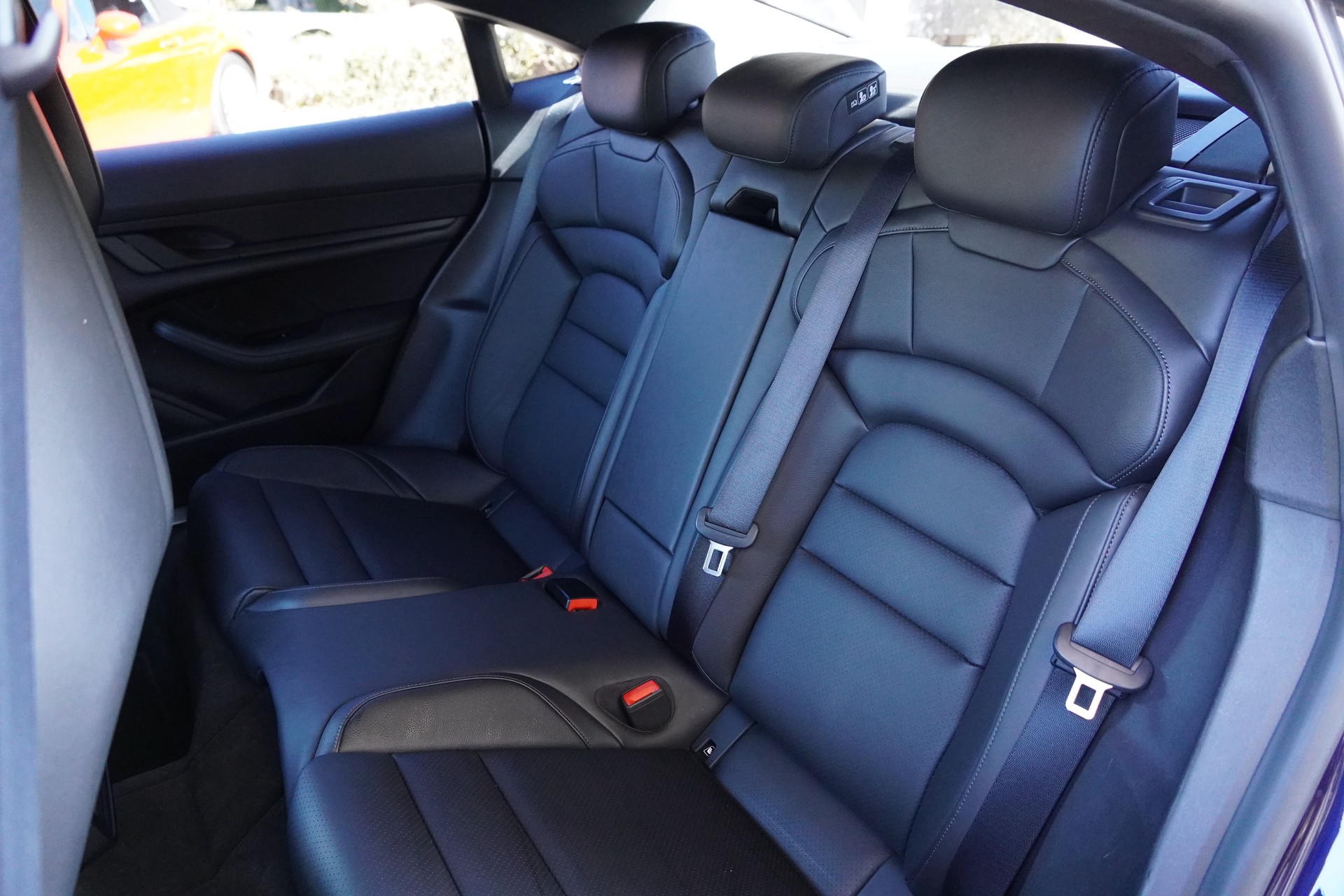 PORSCHE Taycan 4S-image-12