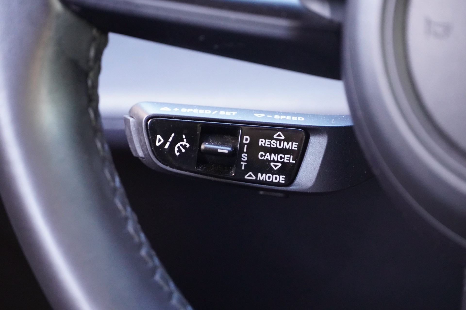 PORSCHE Taycan 4S-image-15