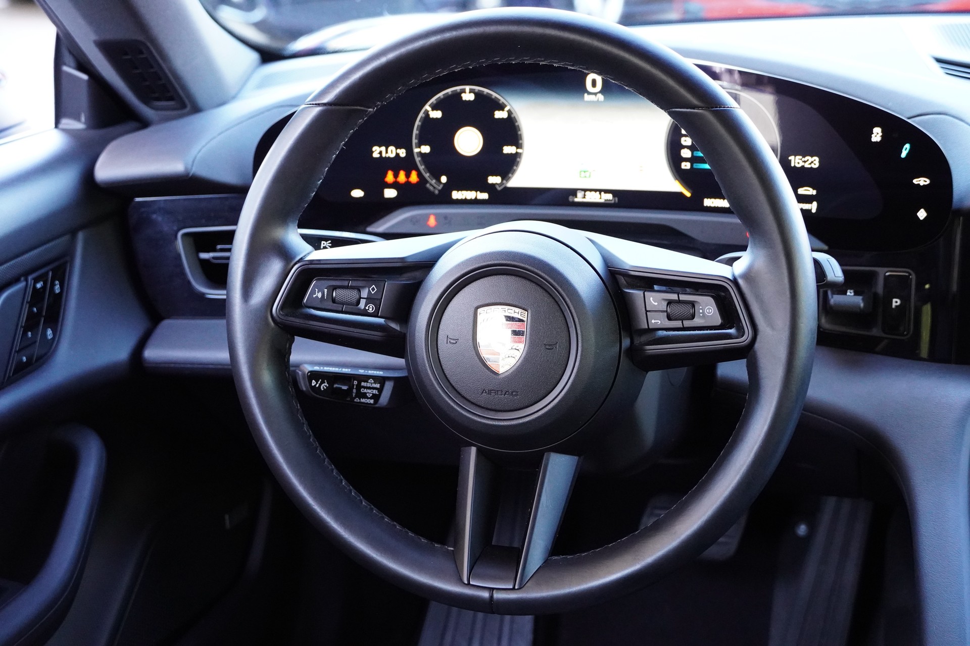 PORSCHE Taycan 4S-image-14