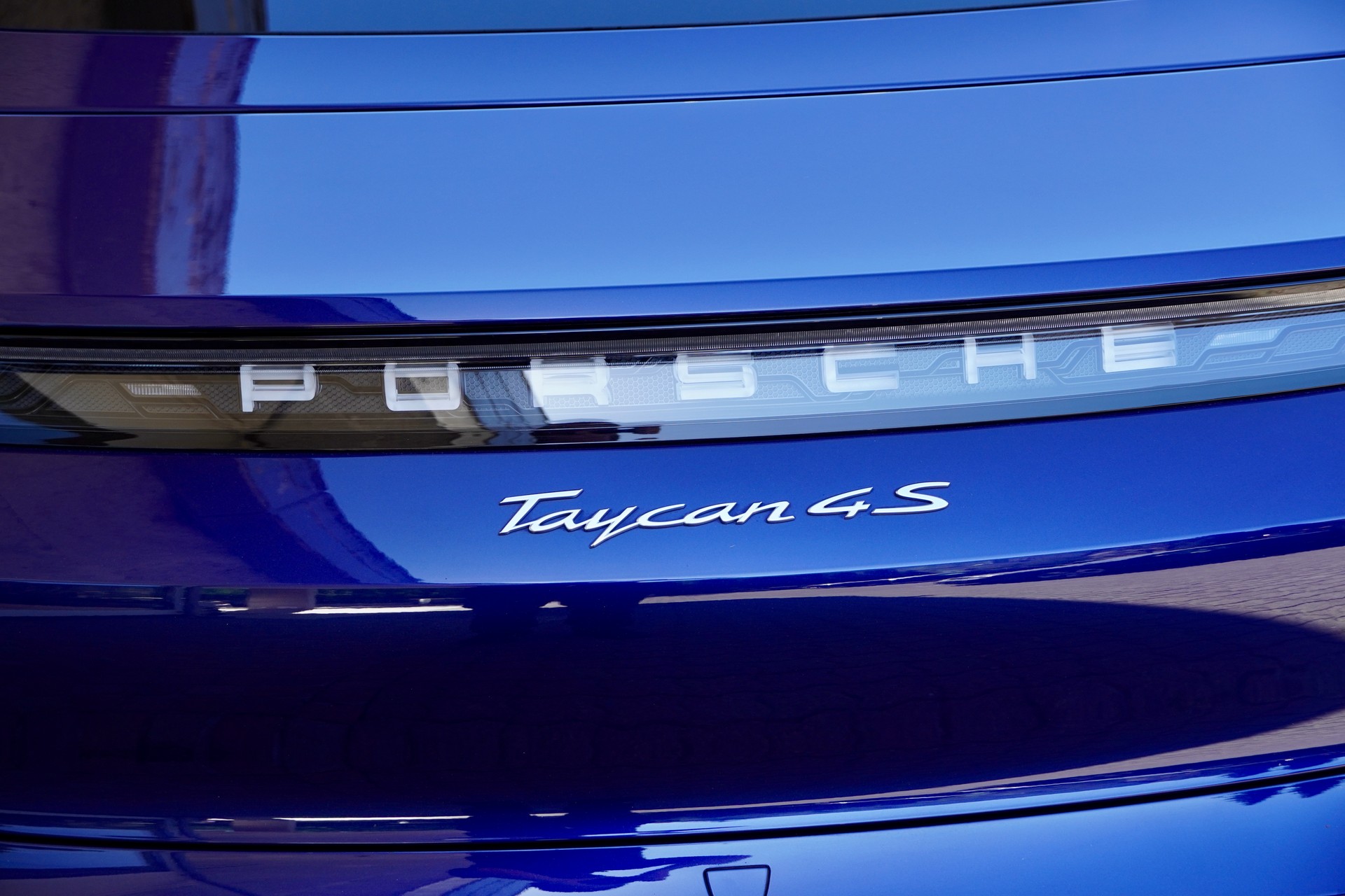 PORSCHE Taycan 4S-image-6