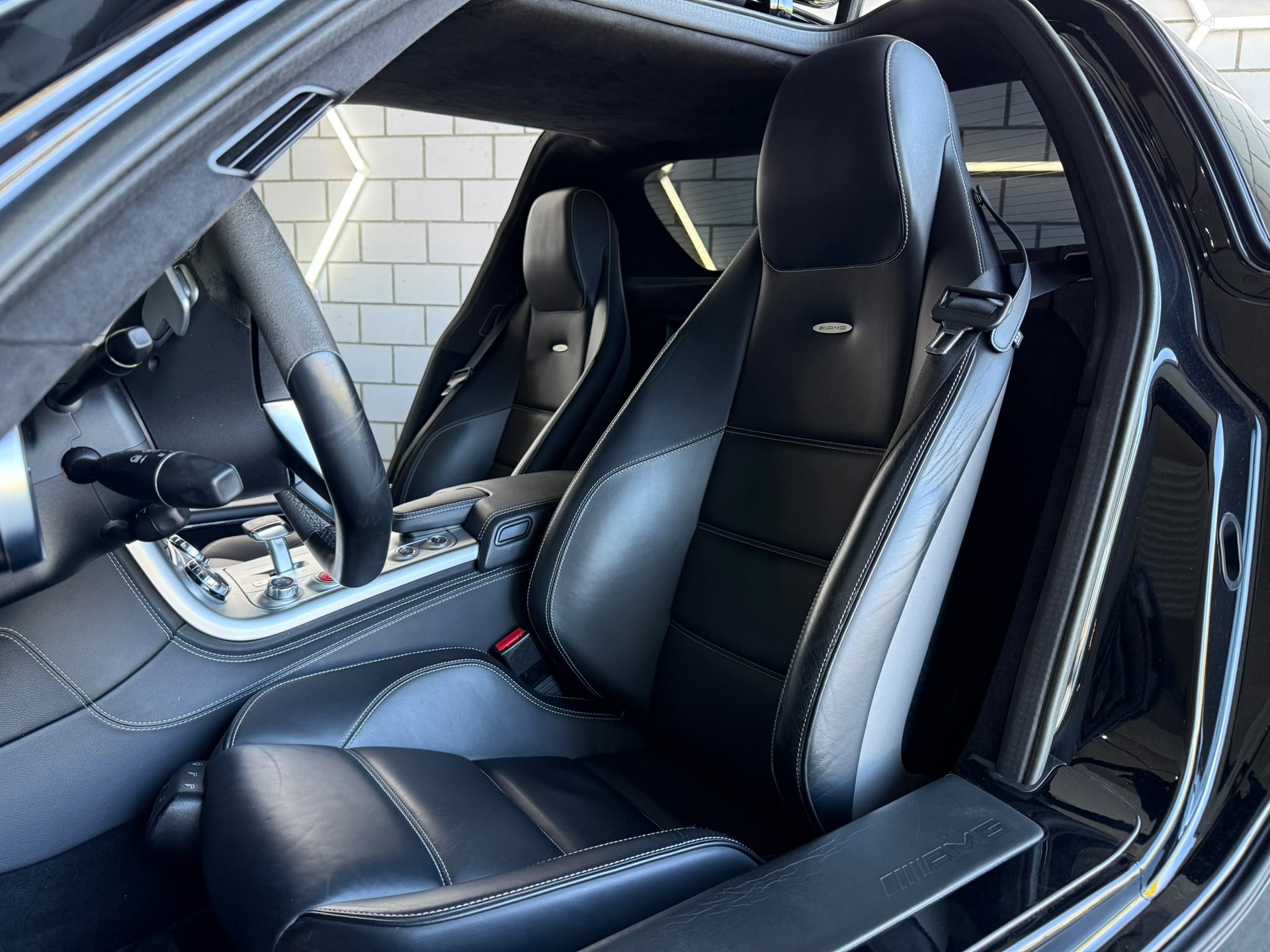 MERCEDES-BENZ SLS 63 AMG Speedshift-image-8