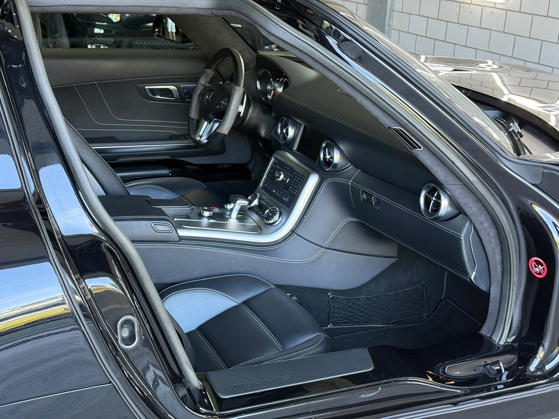 MERCEDES-BENZ SLS 63 AMG Speedshift-image-5