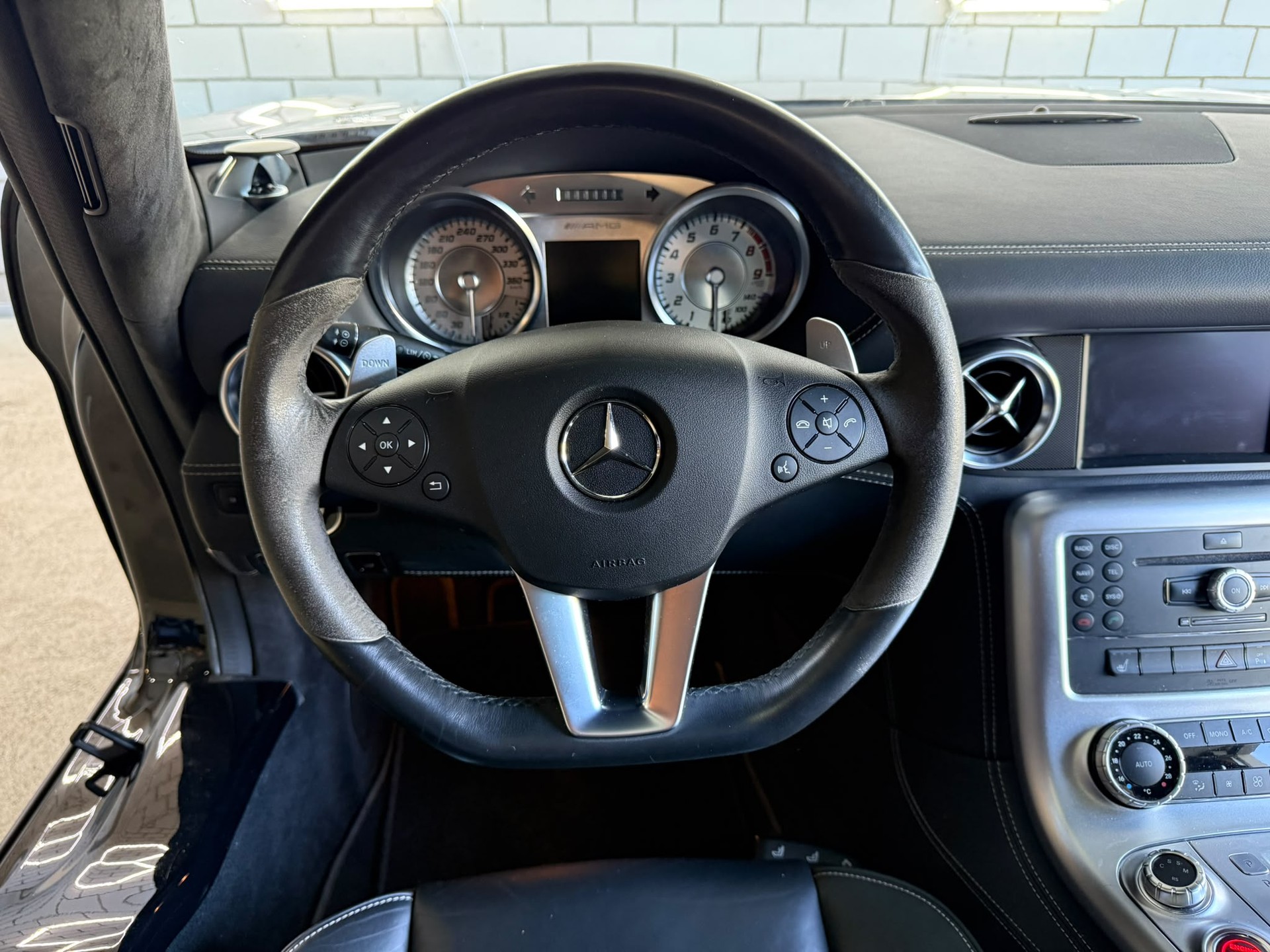 MERCEDES-BENZ SLS 63 AMG Speedshift-image-7
