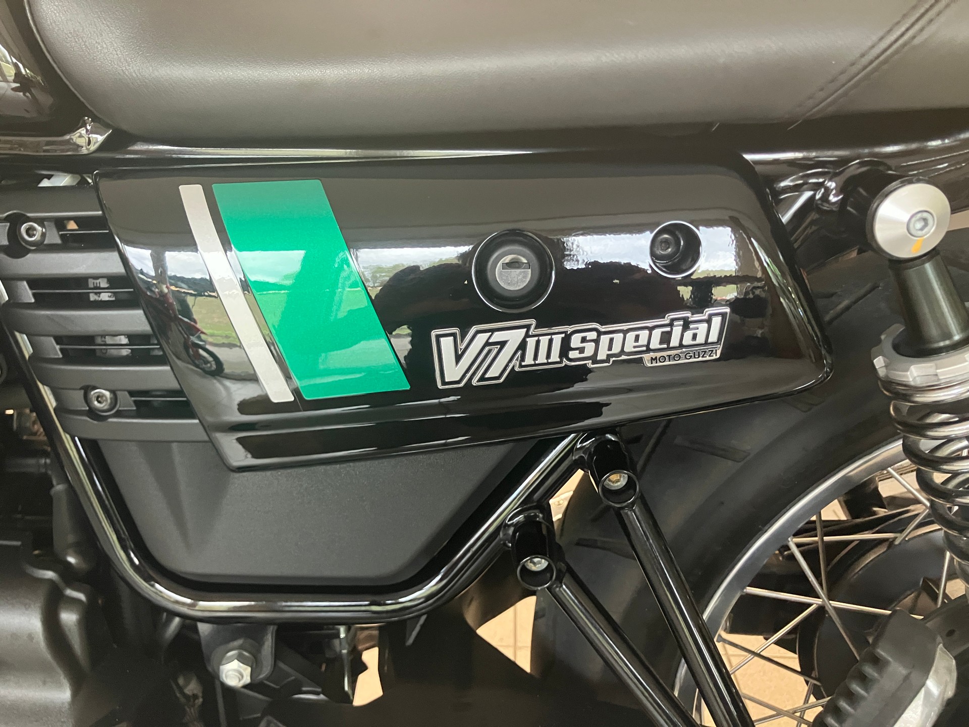 MOTO GUZZI V7 III Special 750 ABS-image-2