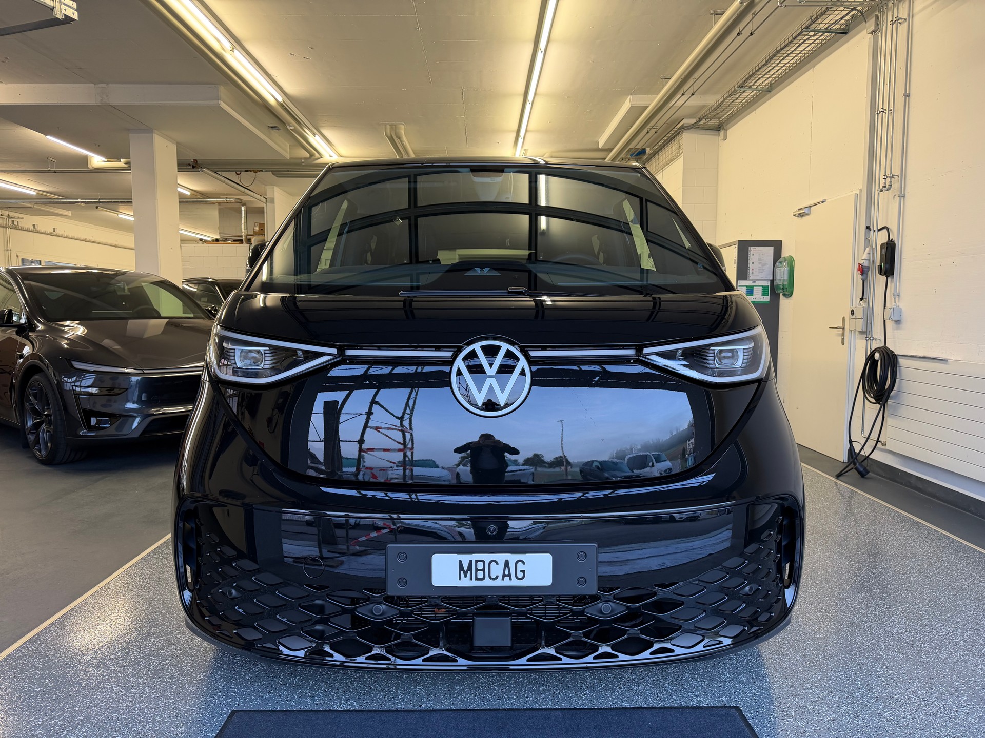 VW ID.Buzz LWB Pro 4 Motion, Neuwagen, 340PS, AHK, 7 Sitzer, Langversion-image-2