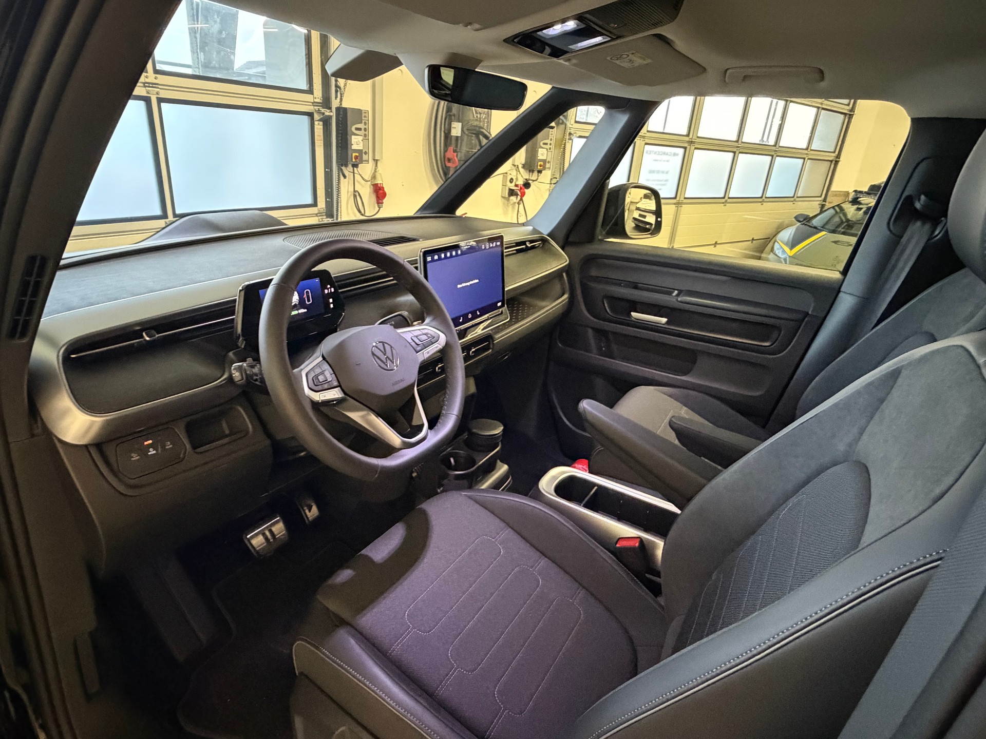 VW ID.Buzz LWB Pro 4 Motion, Neuwagen, 340PS, AHK, 7 Sitzer, Langversion-image-15
