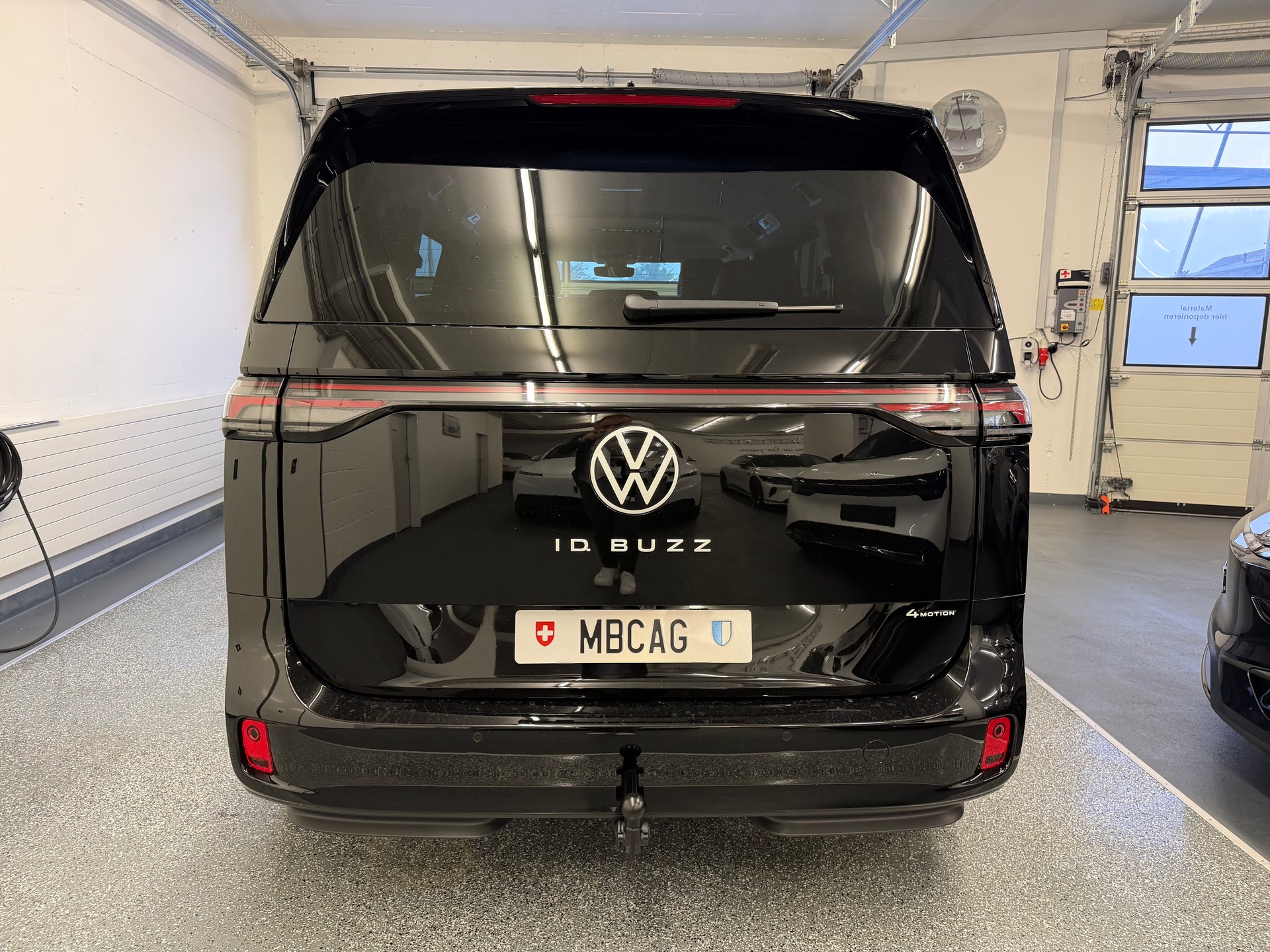 VW ID.Buzz LWB Pro 4 Motion, Neuwagen, 340PS, AHK, 7 Sitzer, Langversion-image-8