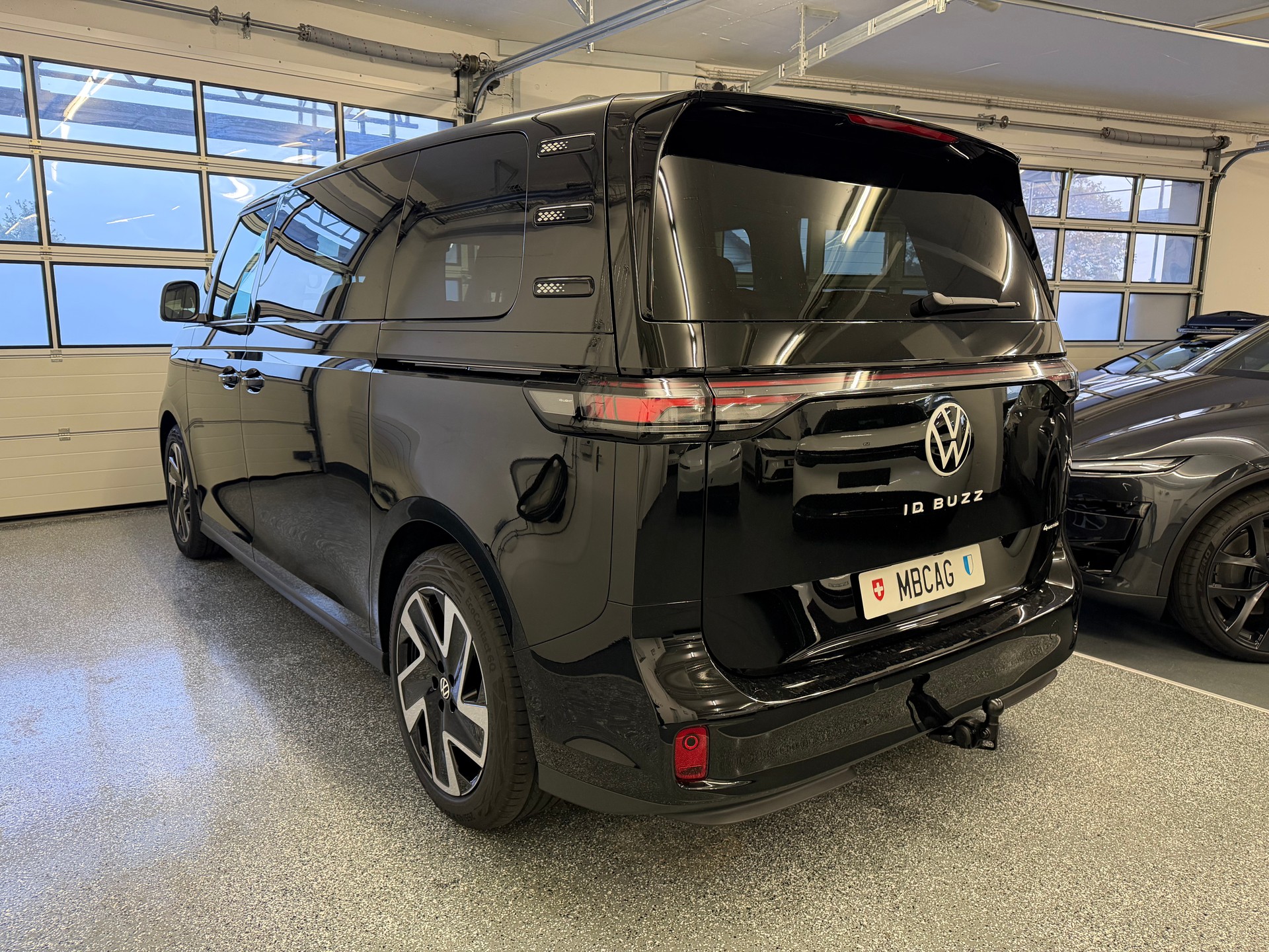 VW ID.Buzz LWB Pro 4 Motion, Neuwagen, 340PS, AHK, 7 Sitzer, Langversion-image-7