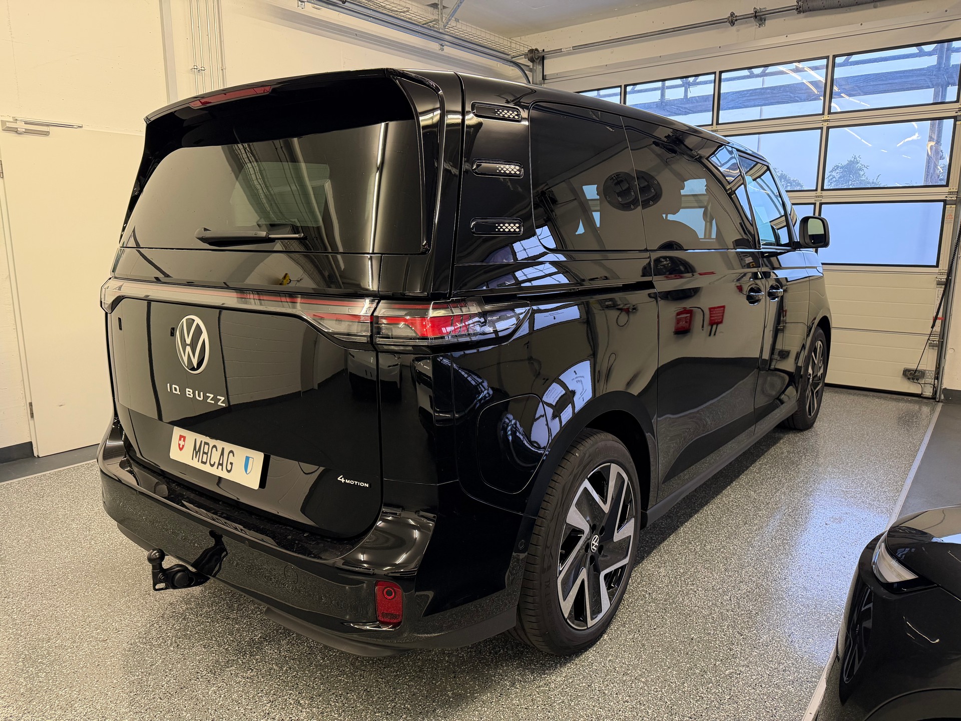 VW ID.Buzz LWB Pro 4 Motion, Neuwagen, 340PS, AHK, 7 Sitzer, Langversion-image-13