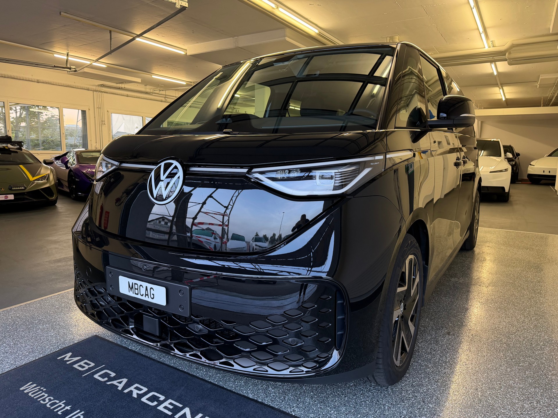 VW ID.Buzz LWB Pro 4 Motion, Neuwagen, 340PS, AHK, 7 Sitzer, Langversion-image-3