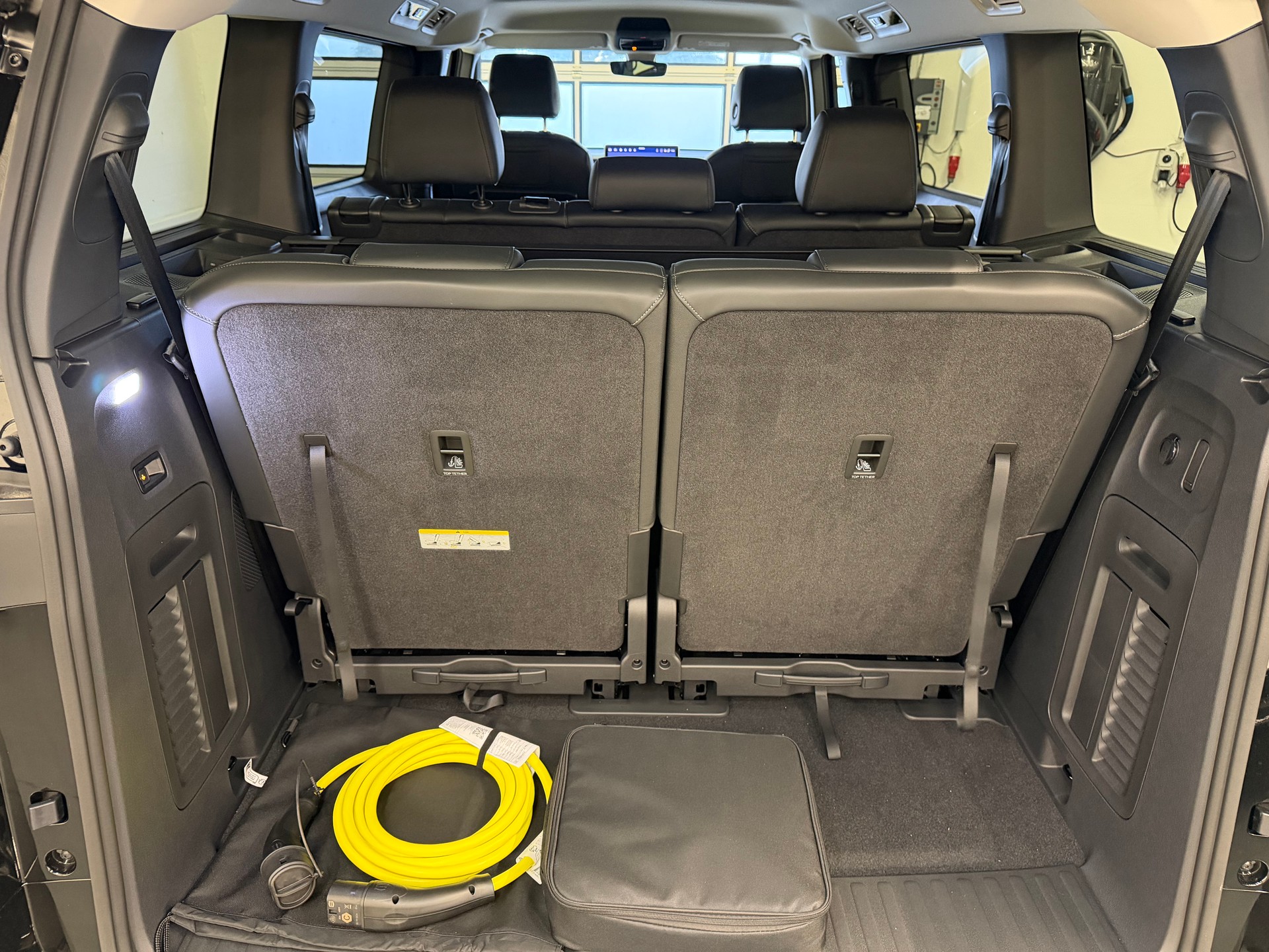 VW ID.Buzz LWB Pro 4 Motion, Neuwagen, 340PS, AHK, 7 Sitzer, Langversion-image-9