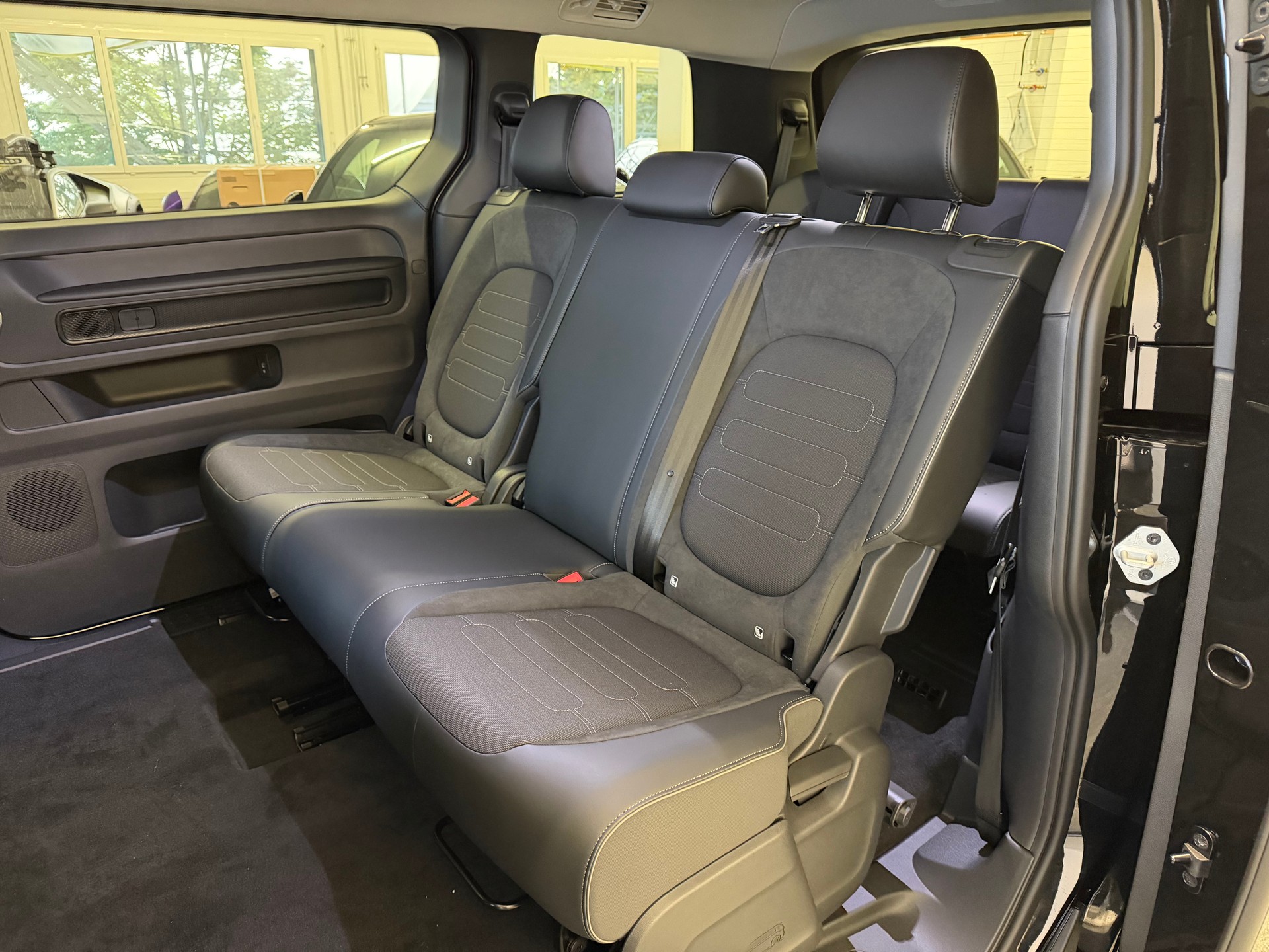 VW ID.Buzz LWB Pro 4 Motion, Neuwagen, 340PS, AHK, 7 Sitzer, Langversion-image-17
