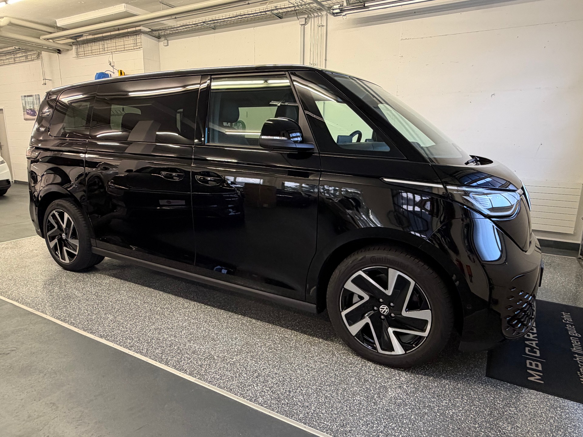 VW ID.Buzz LWB Pro 4 Motion, Neuwagen, 340PS, AHK, 7 Sitzer, Langversion-image-14