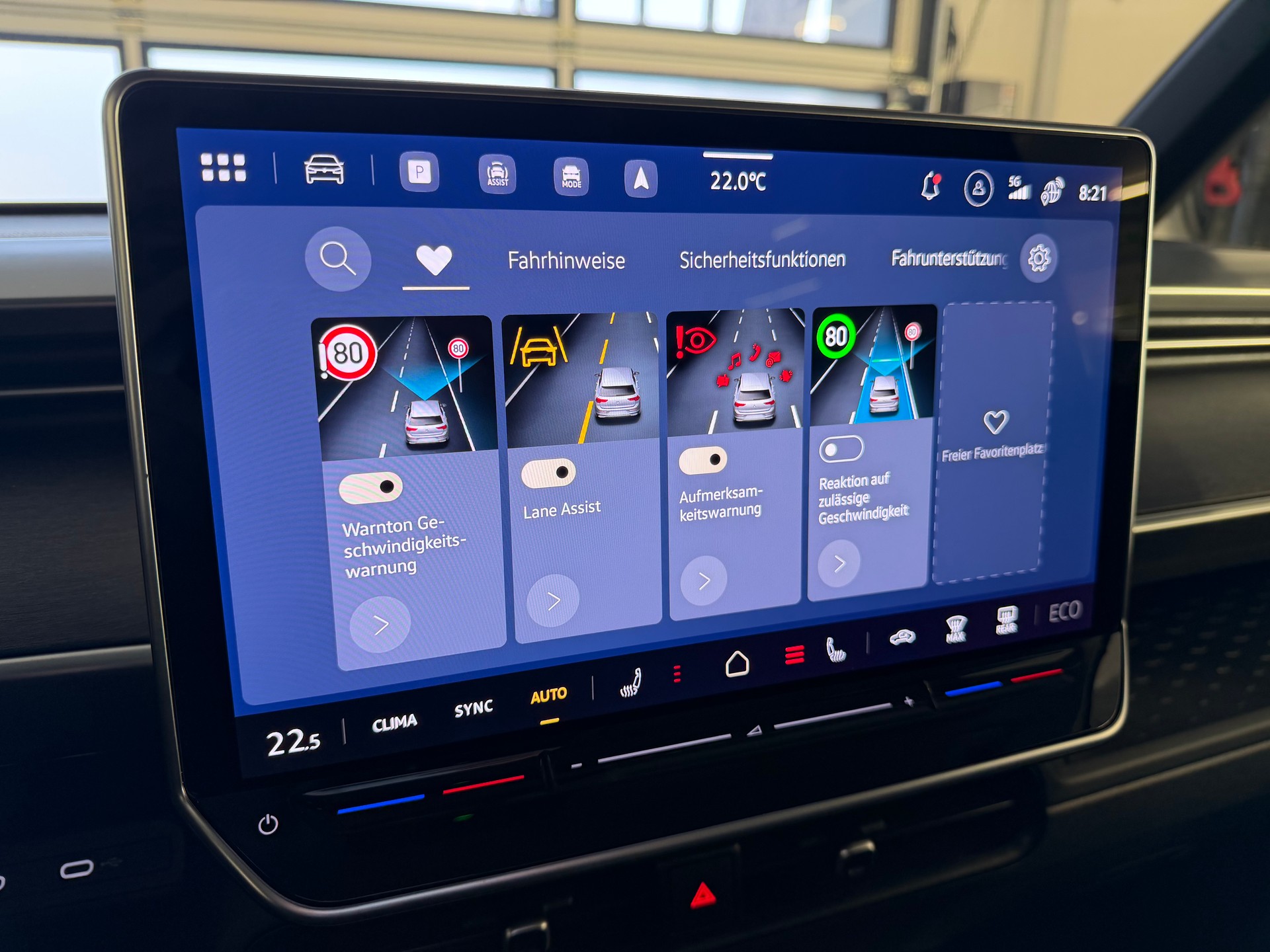 VW ID.Buzz LWB Pro 4 Motion, Neuwagen, 340PS, AHK, 7 Sitzer, Langversion-image-24