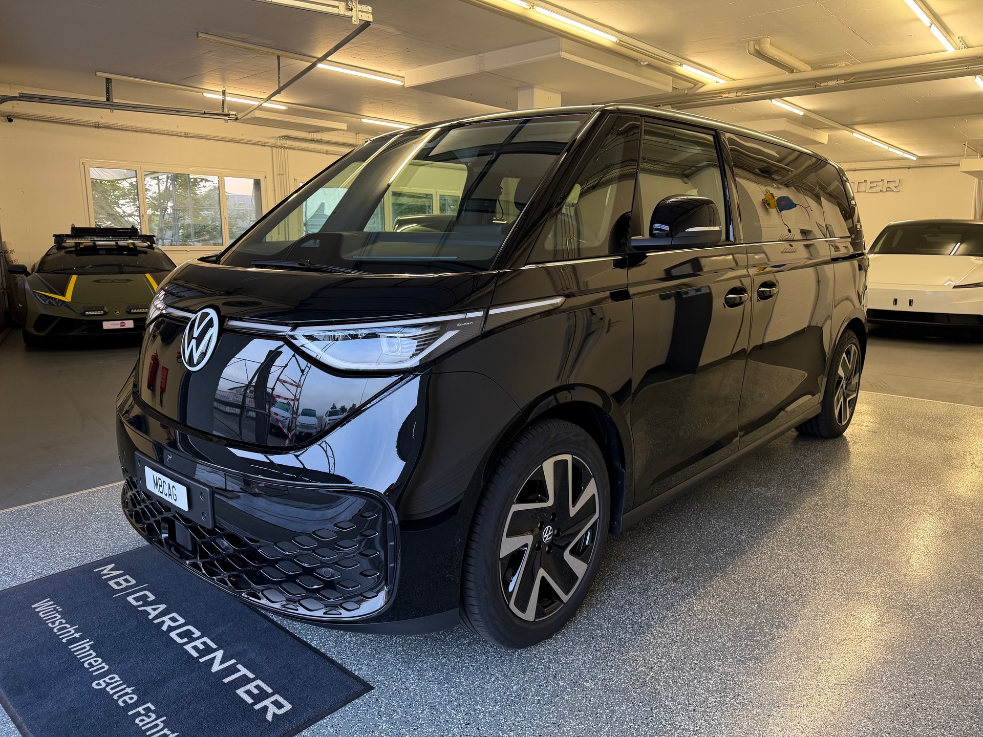 VW ID.Buzz LWB Pro 4 Motion, Neuwagen, 340PS, AHK, 7 Sitzer, Langversion-image-5