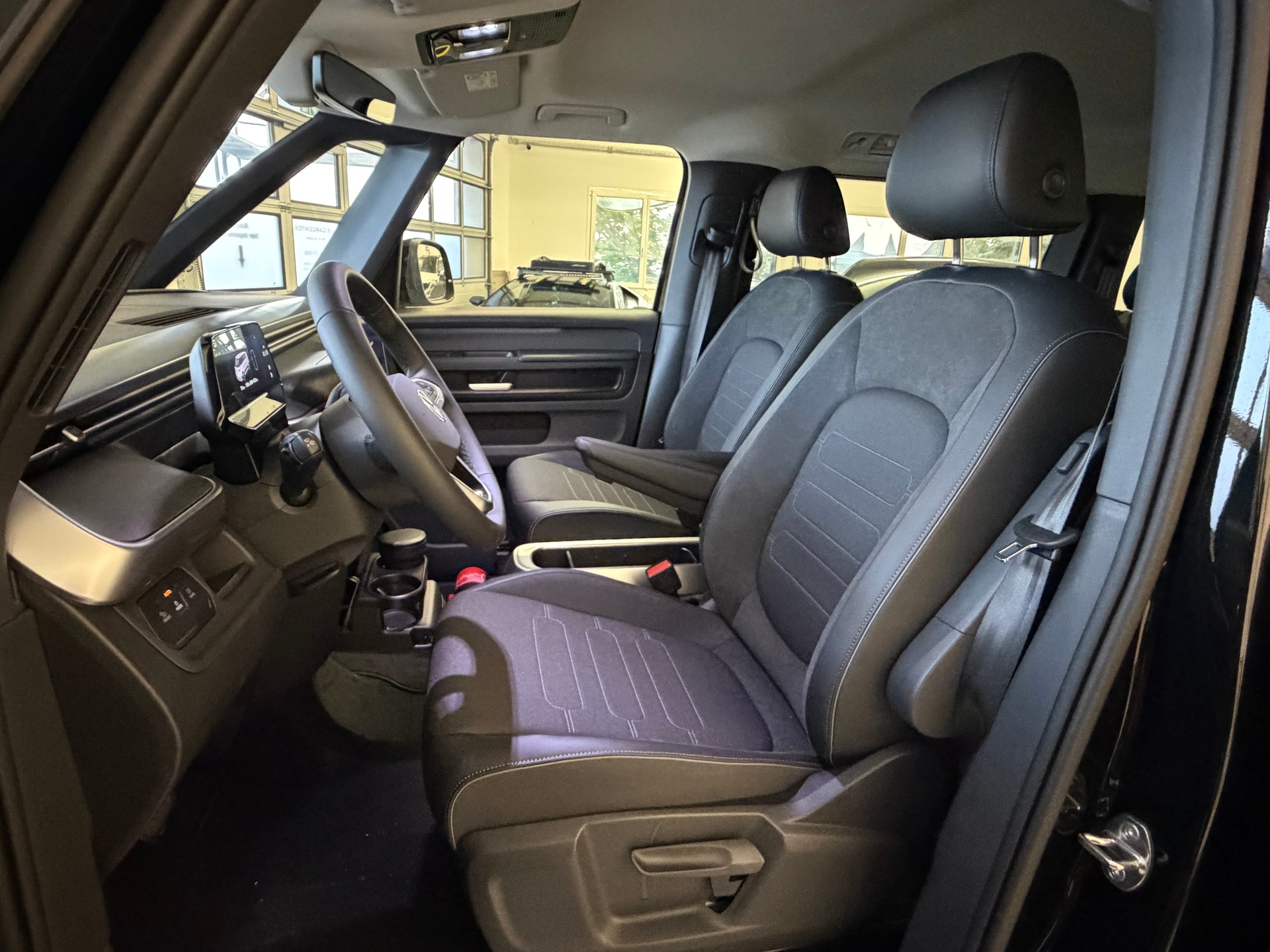 VW ID.Buzz LWB Pro 4 Motion, Neuwagen, 340PS, AHK, 7 Sitzer, Langversion-image-16