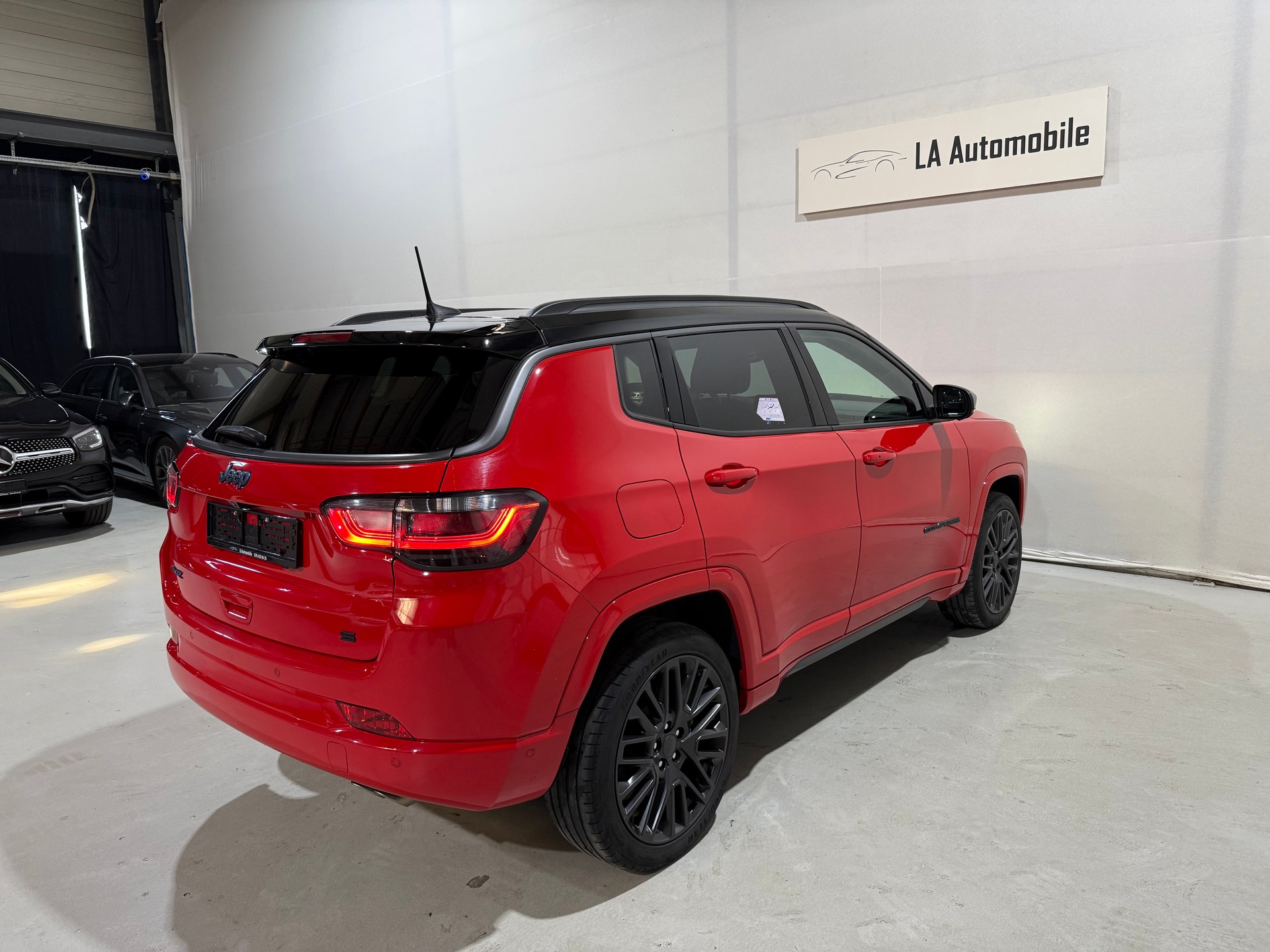 JEEP Compass 1.3 T PHEV S AWD-image-8