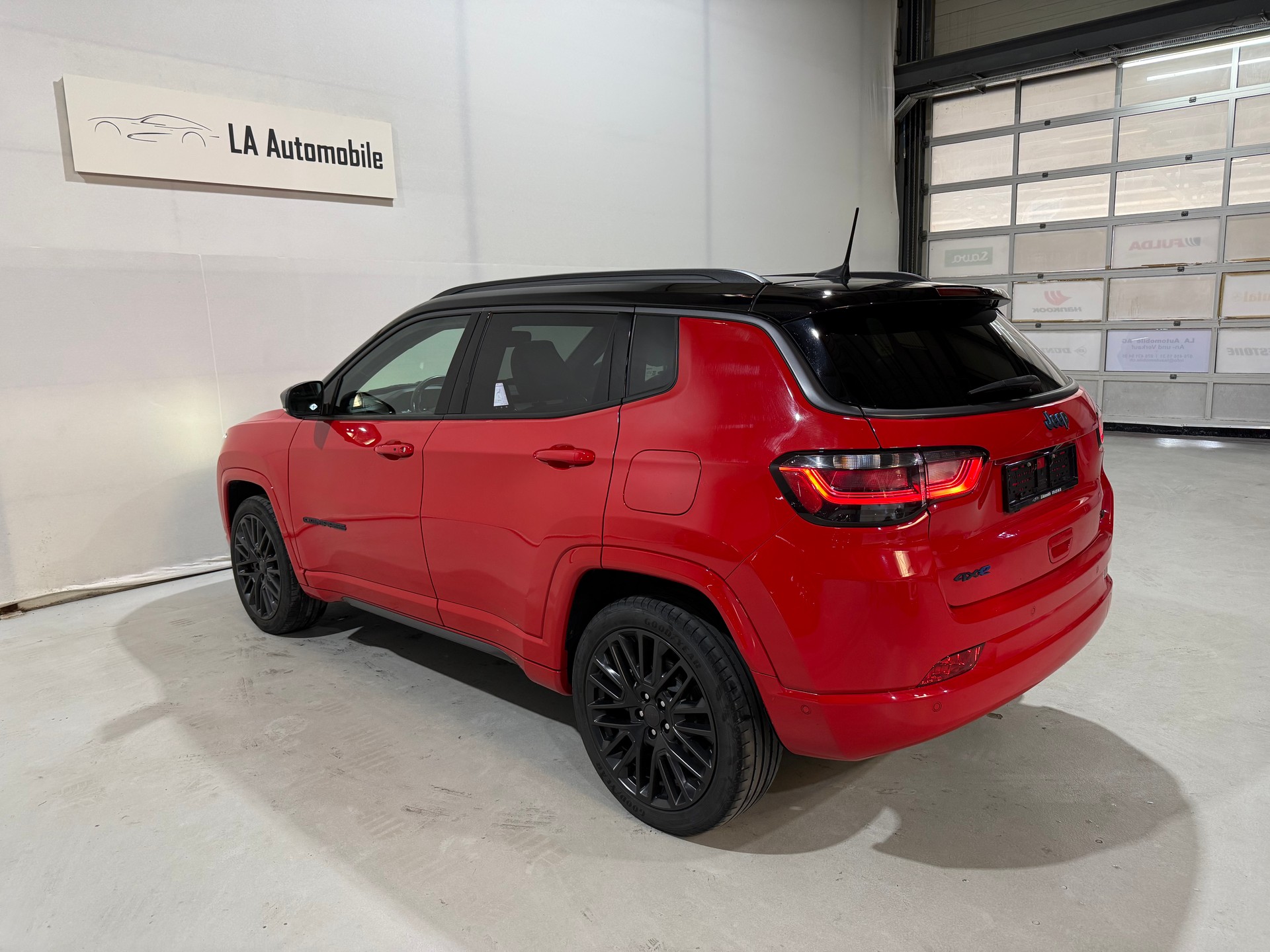 JEEP Compass 1.3 T PHEV S AWD-image-9