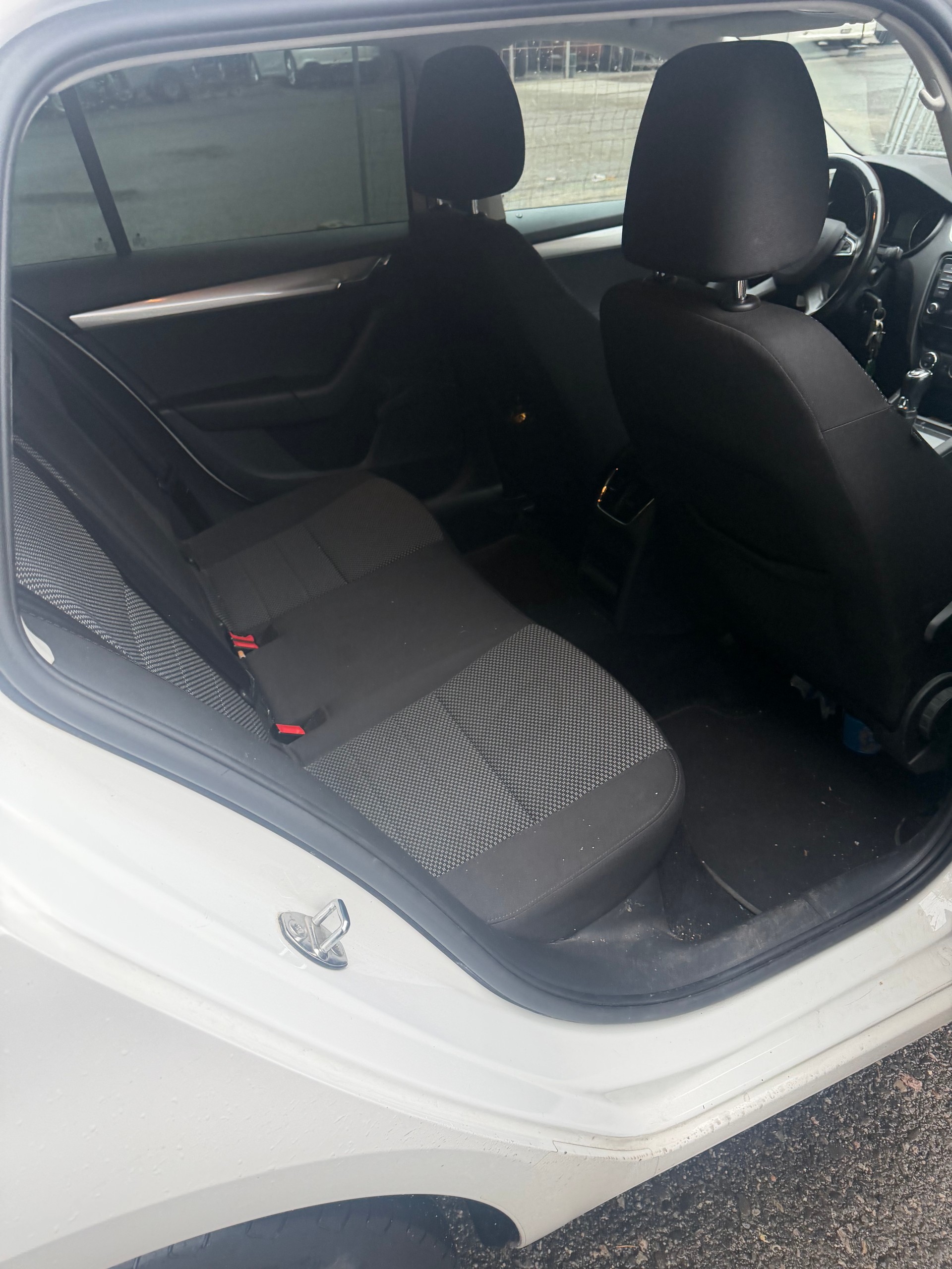 SKODA Octavia Combi 1.8 TSI Ambition 4x4 DSG-image-6