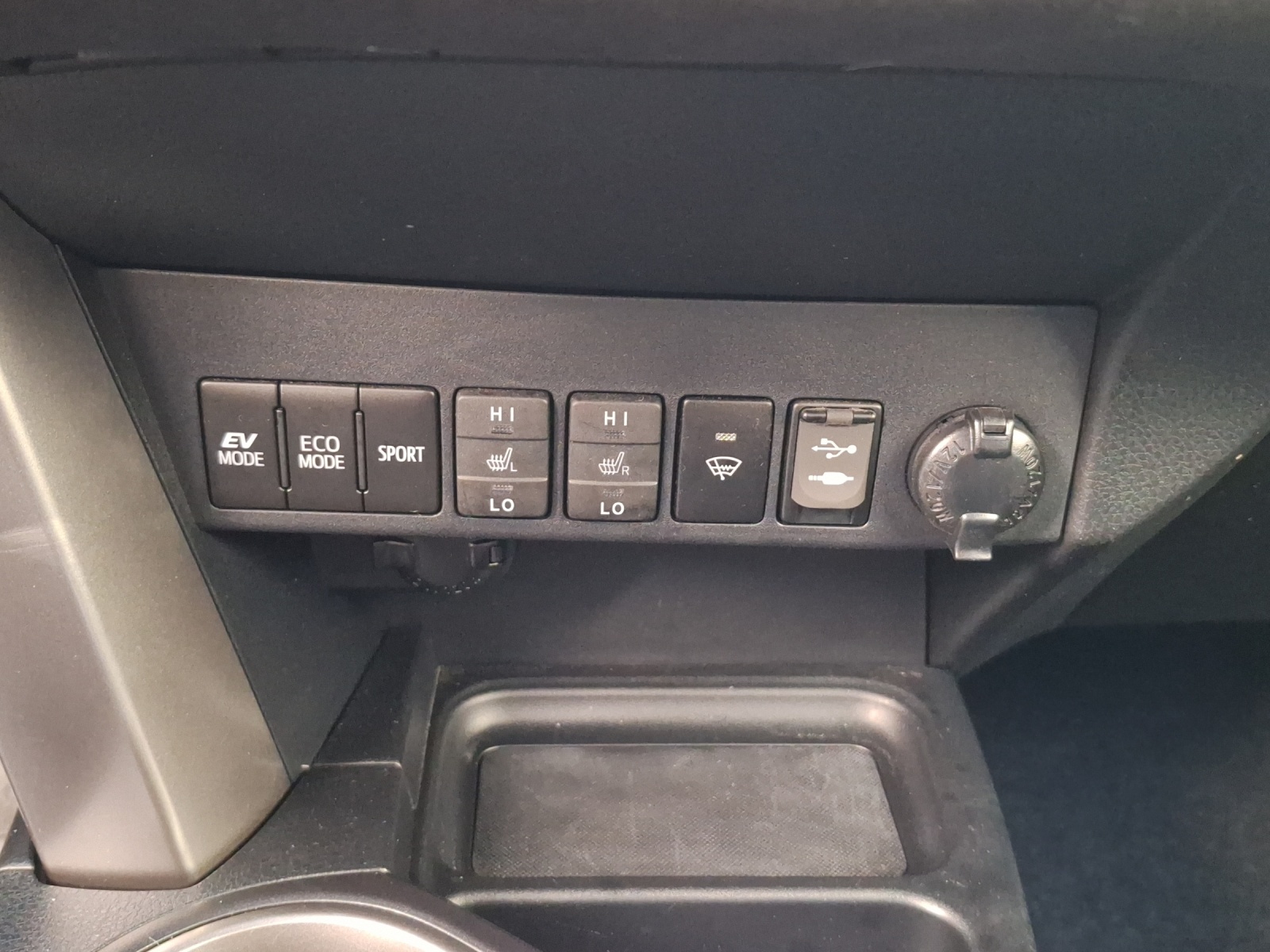 TOYOTA RAV4 2.5 HSD Sapphire-image-12