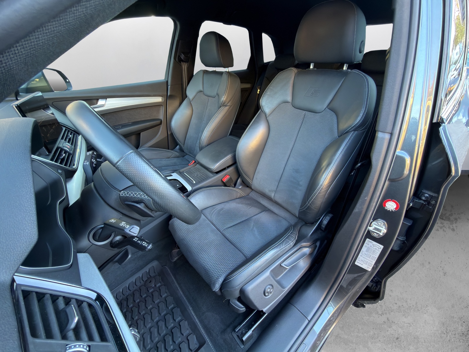 AUDI Q5 40 TFSI S line quattro S-tronic-image-9