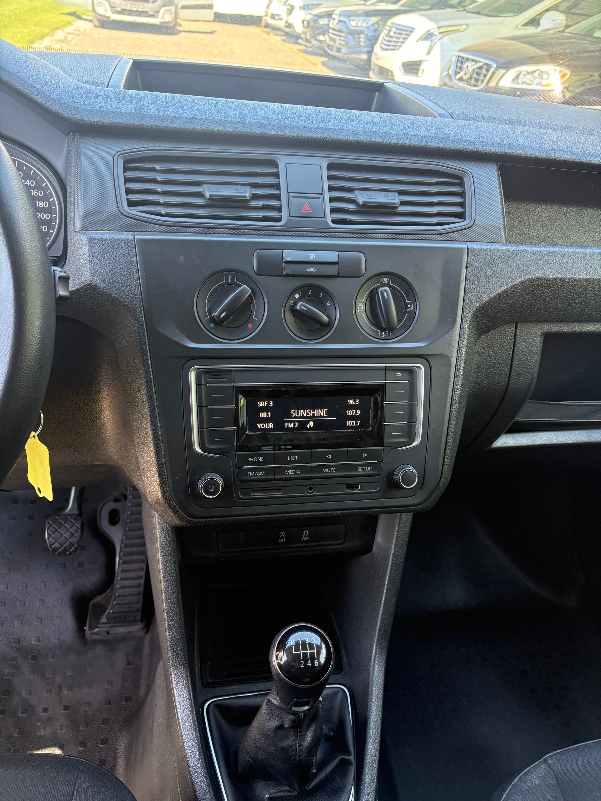 VW CADDY-image-8