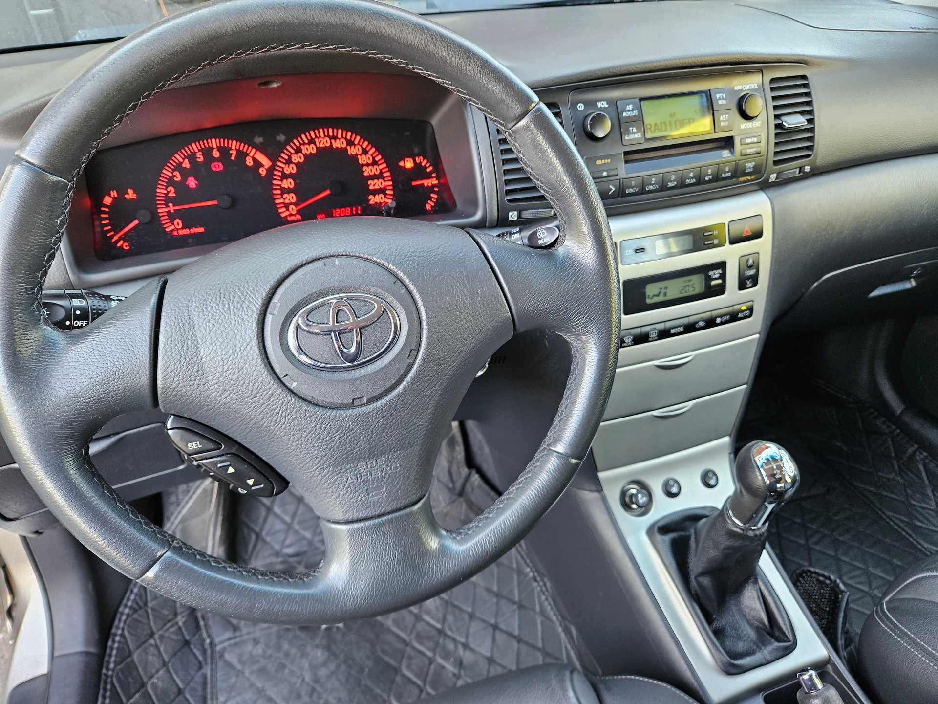 TOYOTA Corolla 1.8 TS Dynamic-image-12