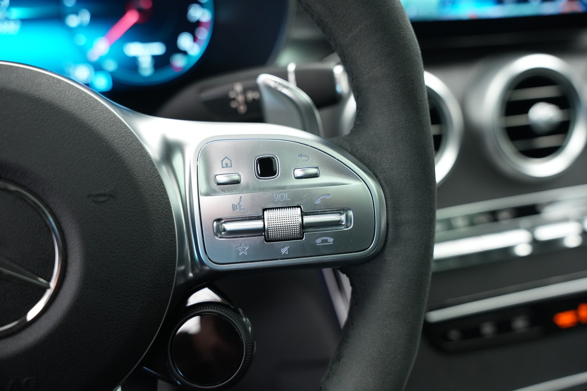MERCEDES-BENZ GLC 63 S AMG 4Matic 9G-Tronic *CH-Fahrzeug*-image-33