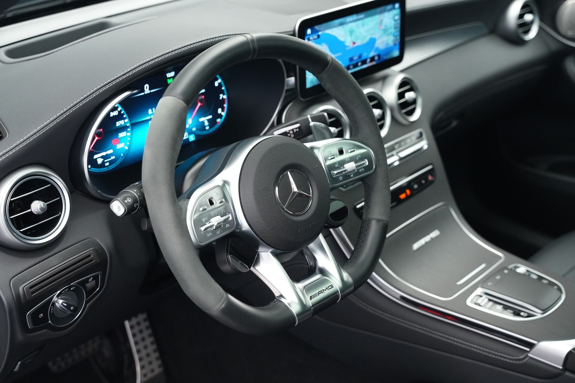 MERCEDES-BENZ GLC 63 S AMG 4Matic 9G-Tronic *CH-Fahrzeug*-image-28