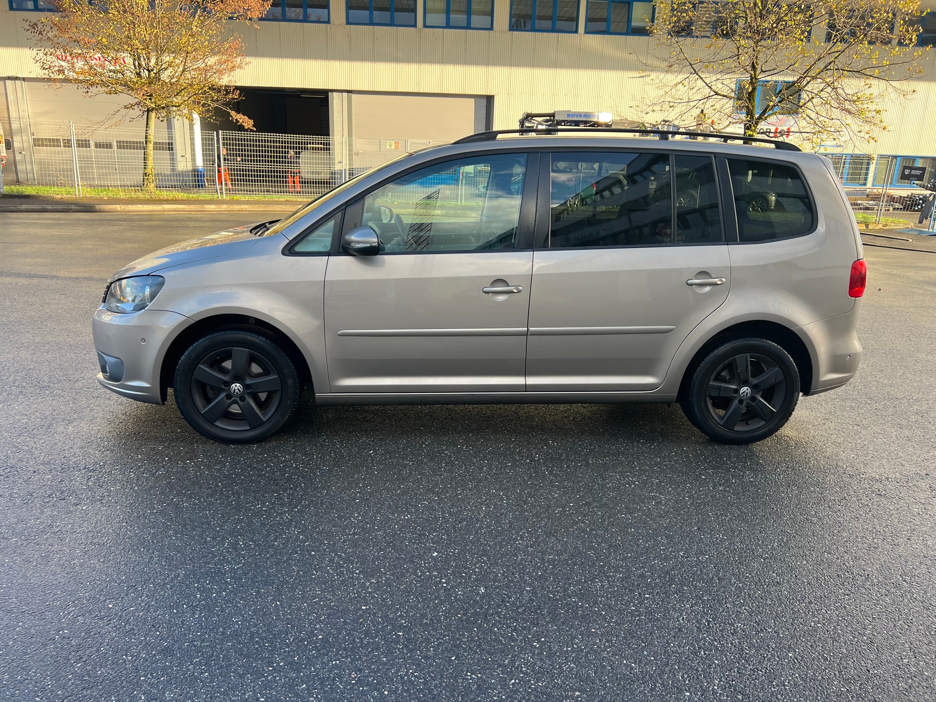 VW Touran 1.6 TDI Trendline DSG-image-1
