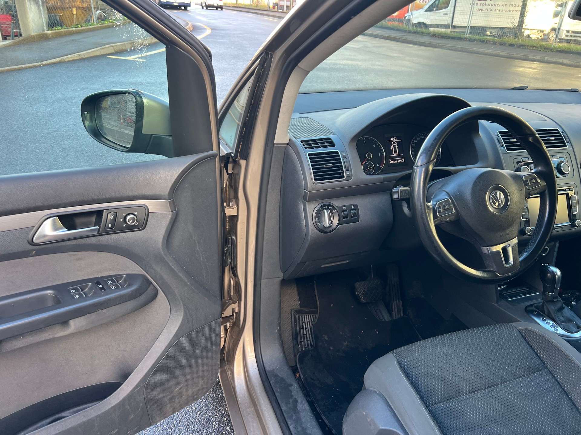VW Touran 1.6 TDI Trendline DSG-image-8