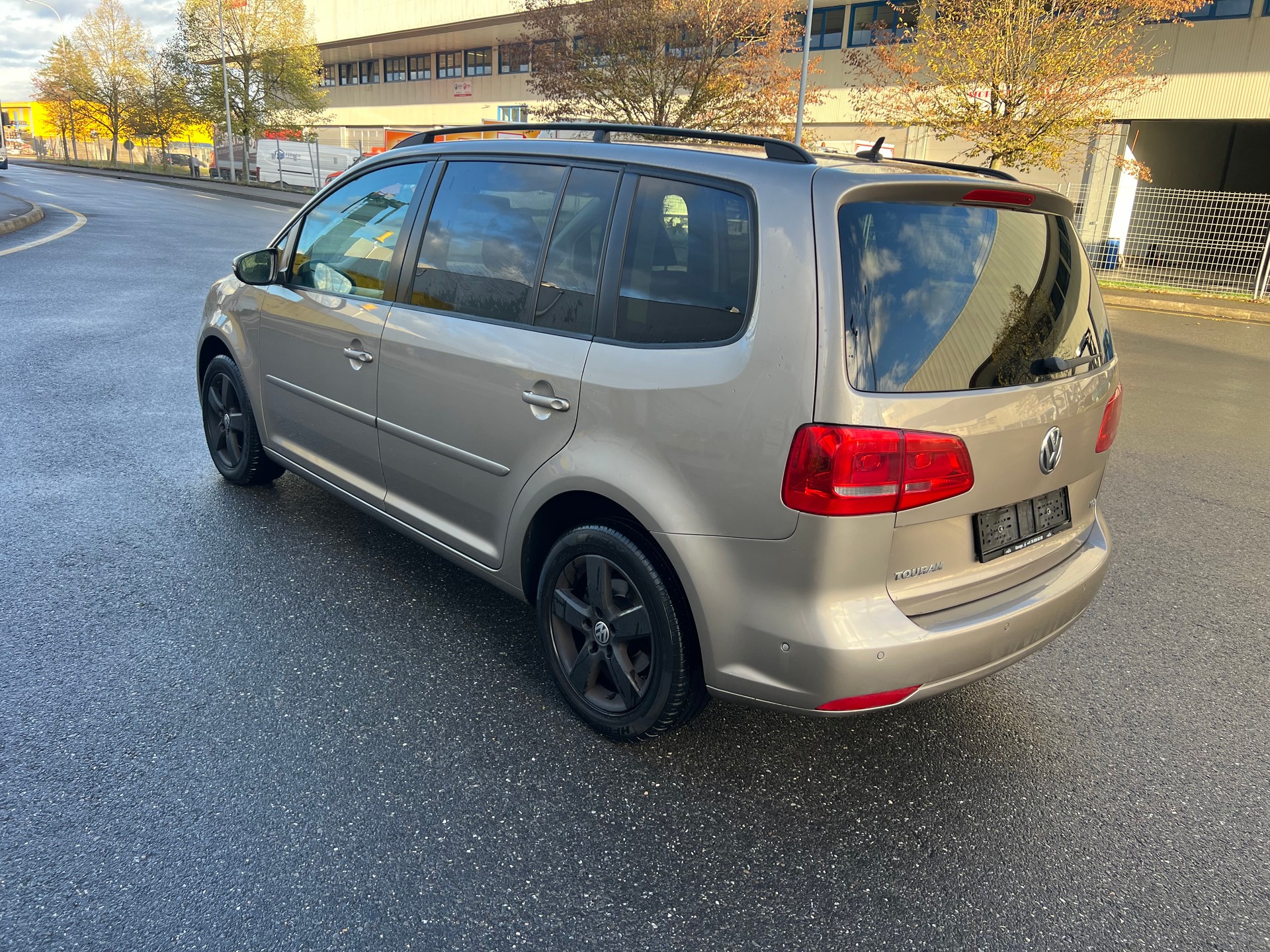 VW Touran 1.6 TDI Trendline DSG-image-2