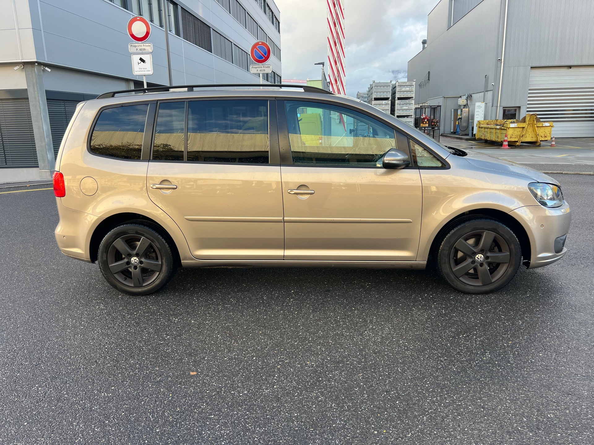 VW Touran 1.6 TDI Trendline DSG-image-5